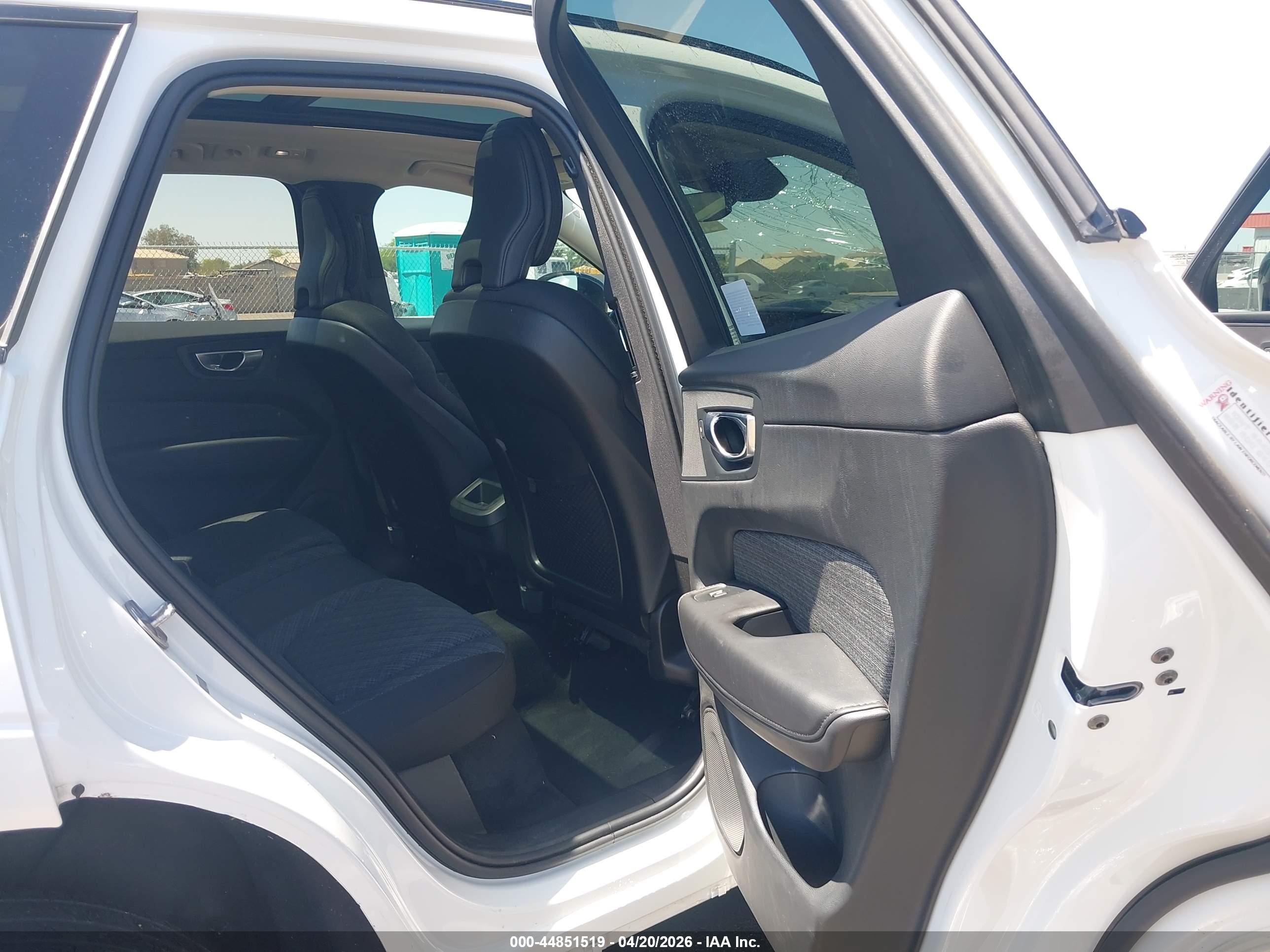 VOLVO XC60 image 8