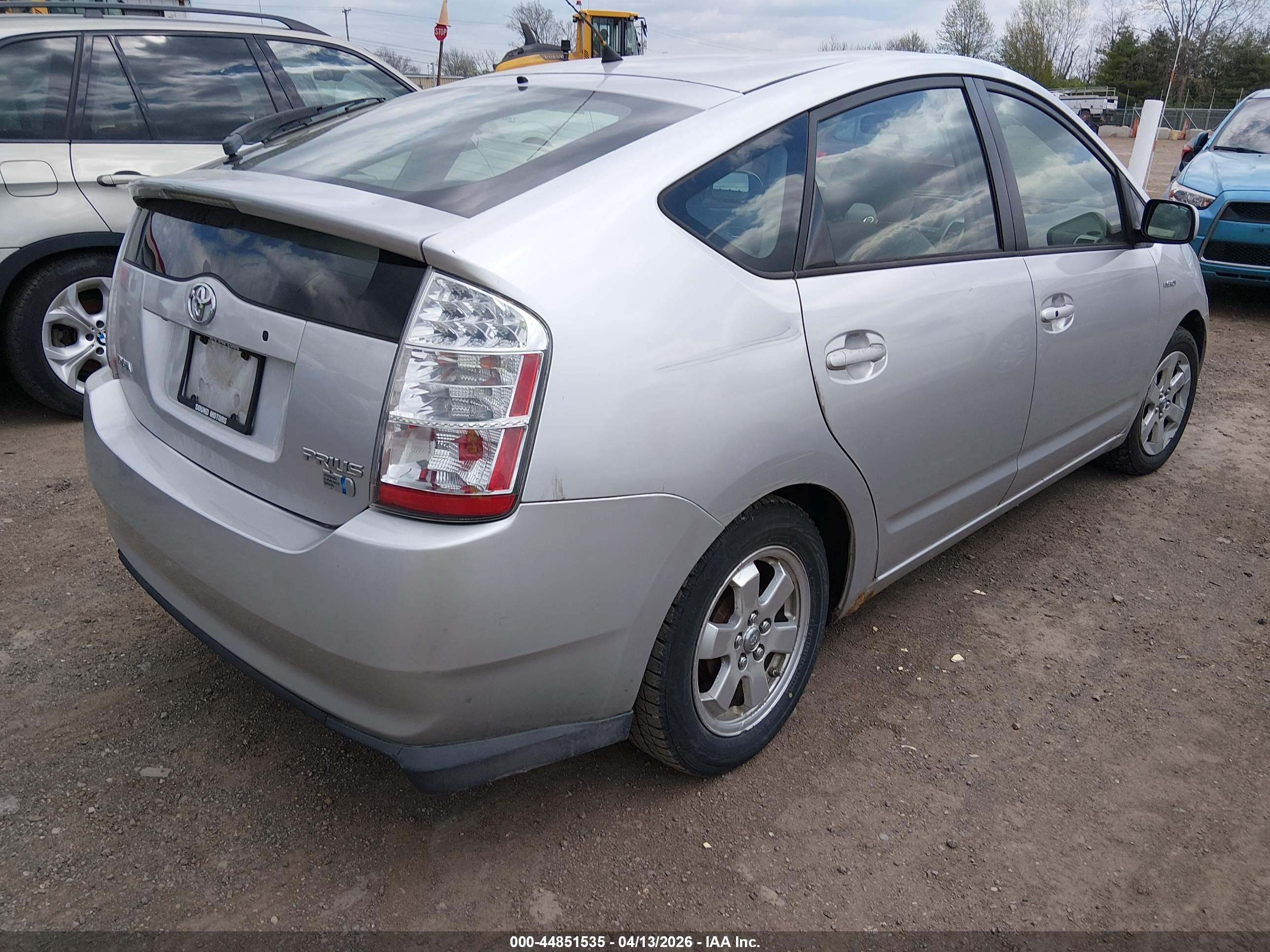 TOYOTA PRIUS image 4