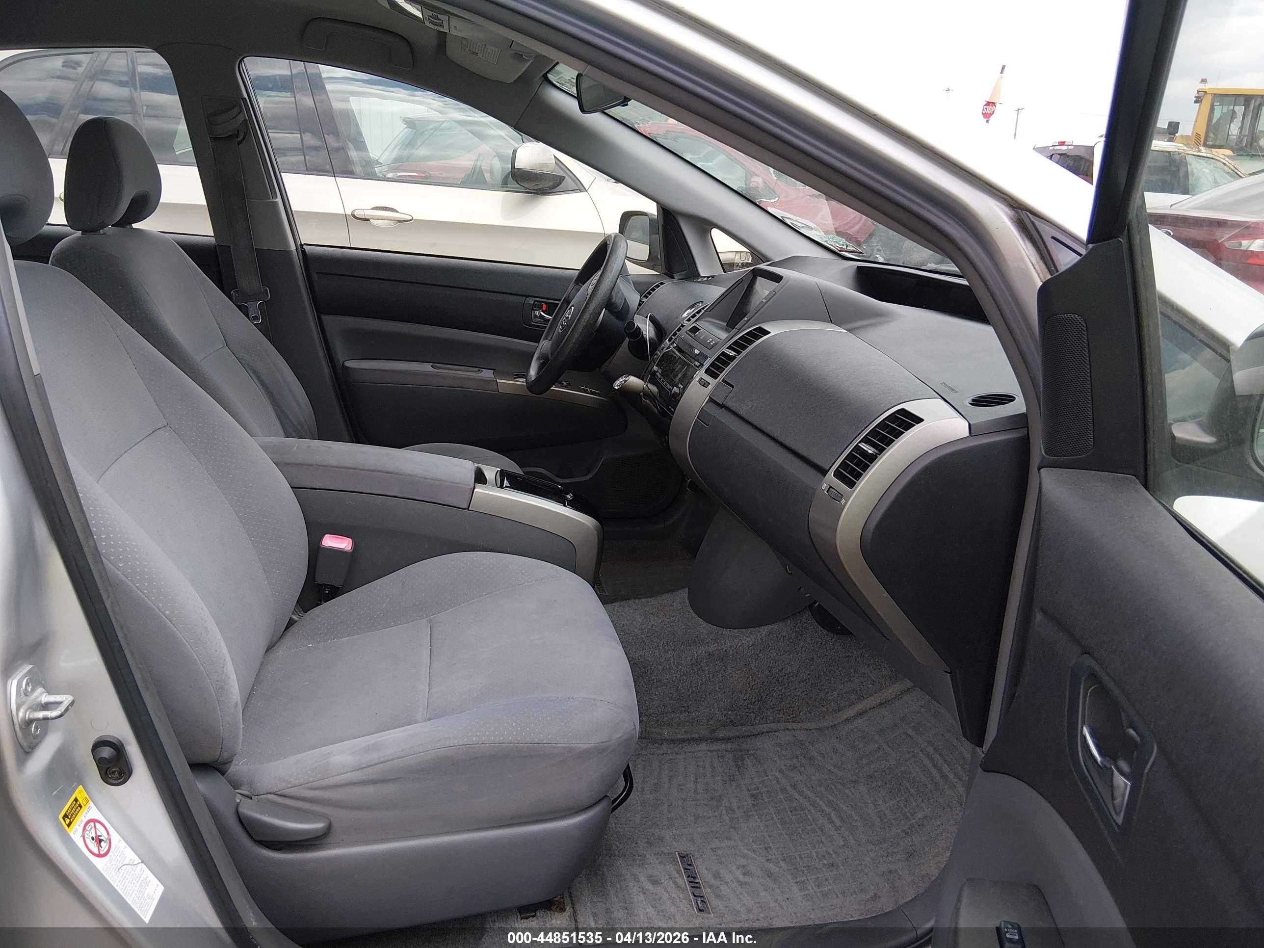 TOYOTA PRIUS image 5