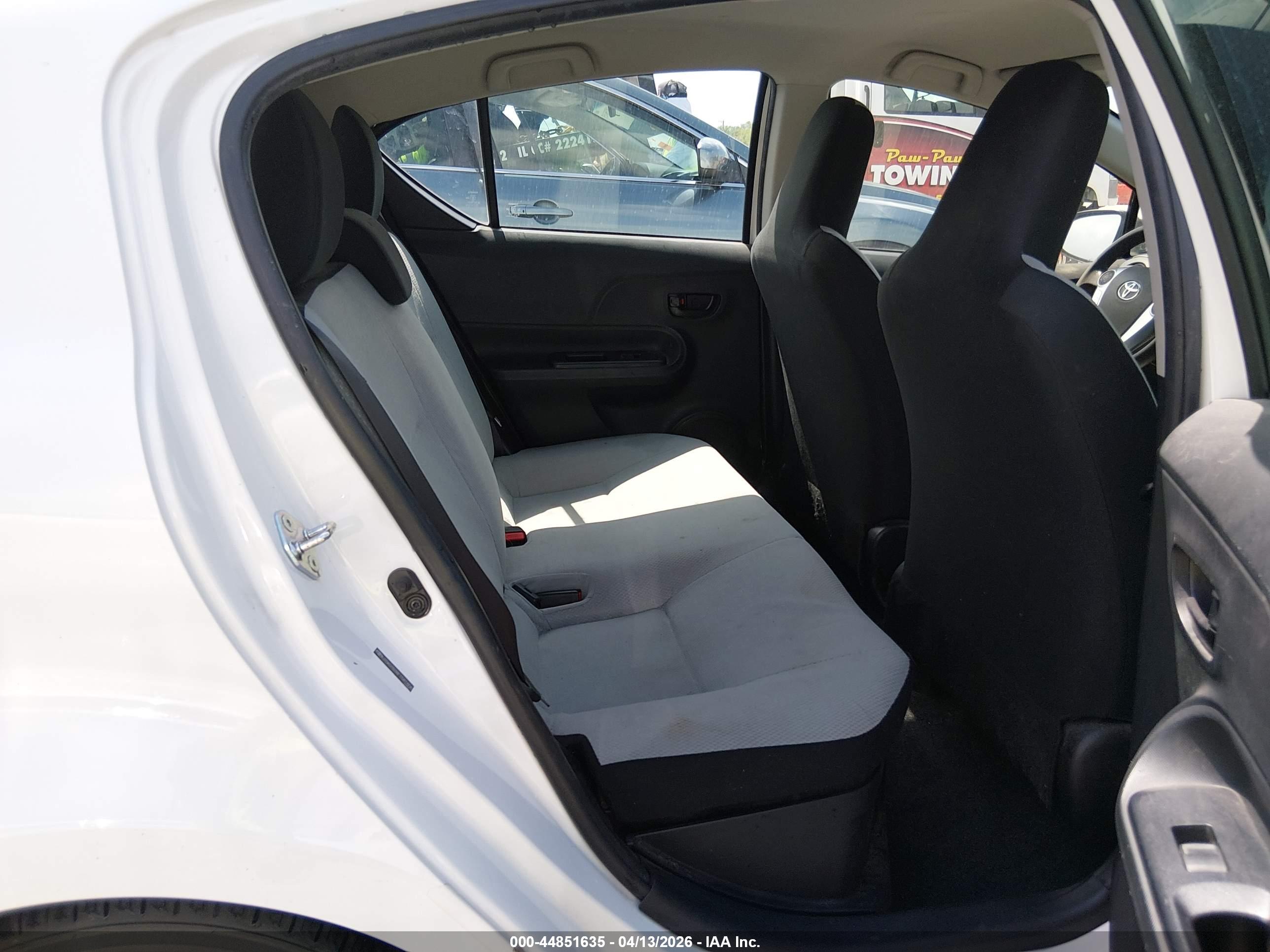 TOYOTA PRIUS image 8