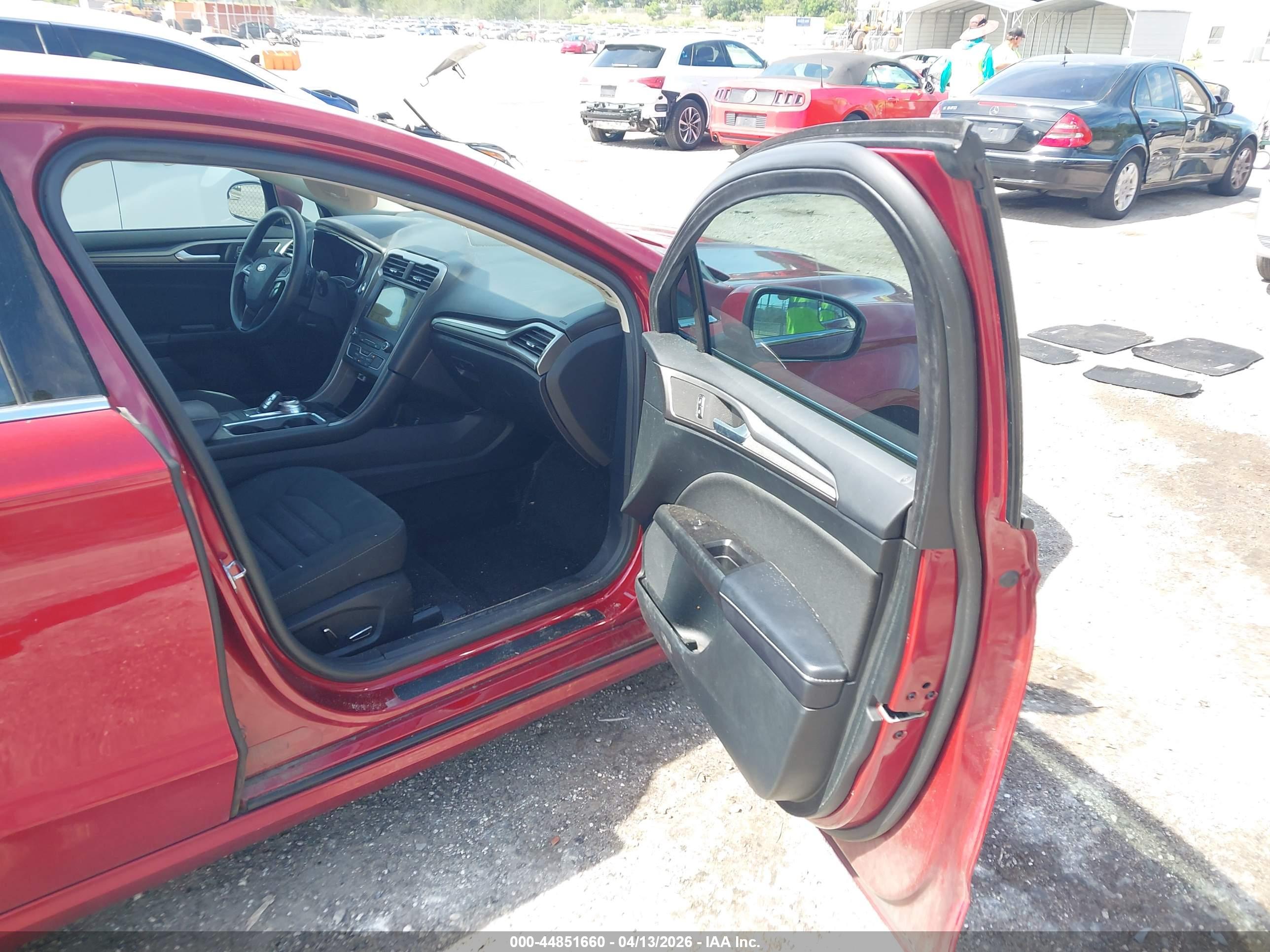 FORD FUSION image 5