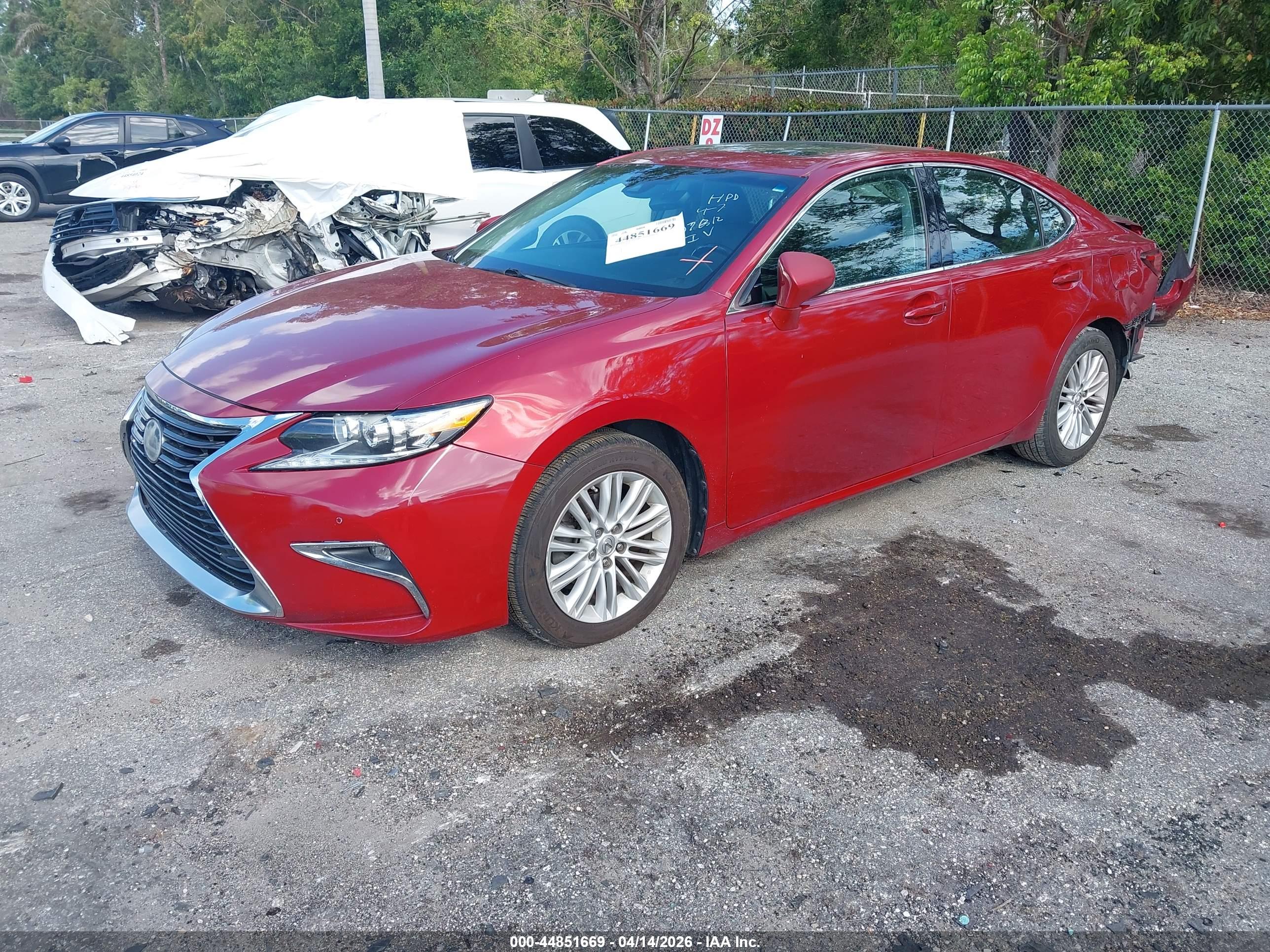 LEXUS ES image 2