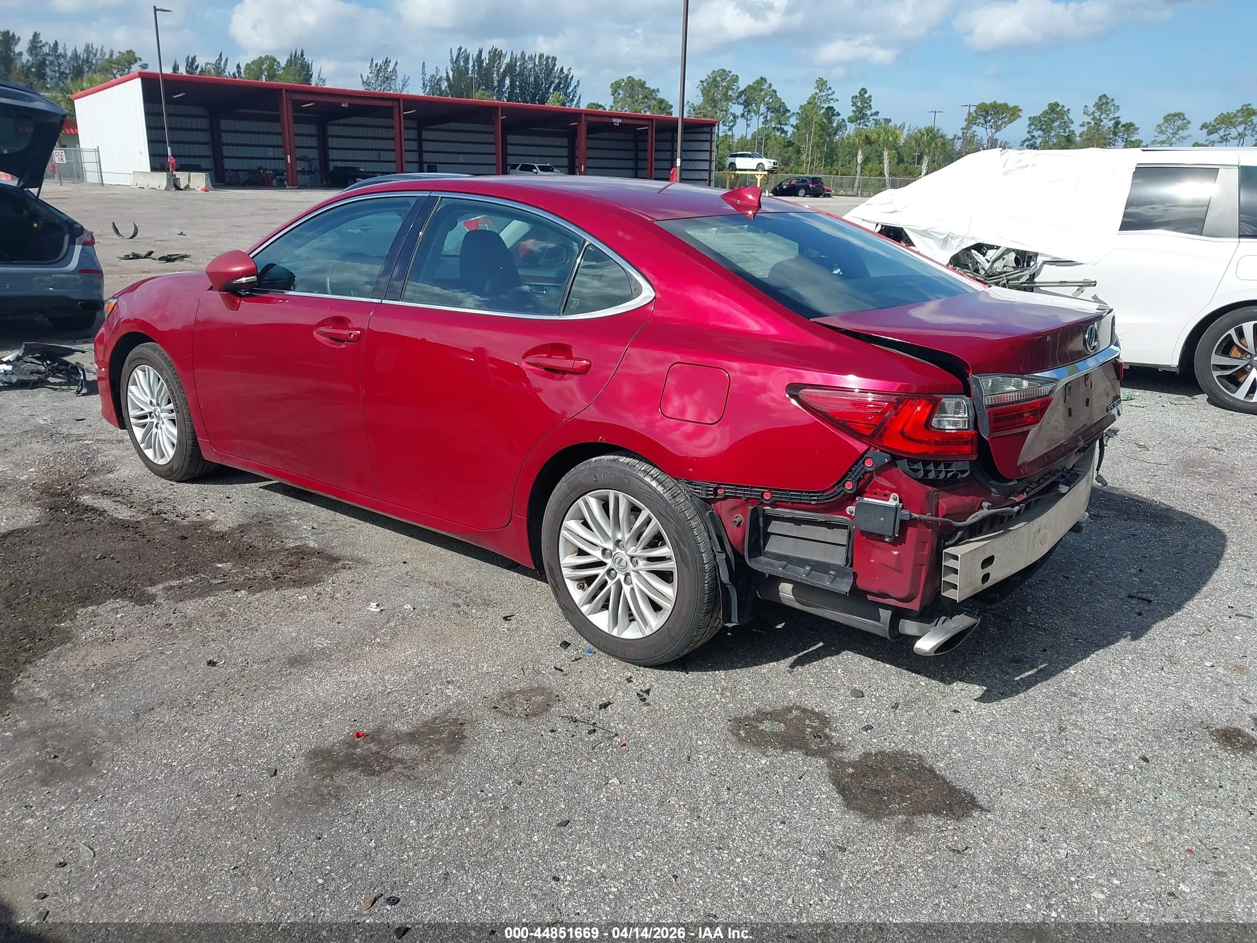 LEXUS ES image 3