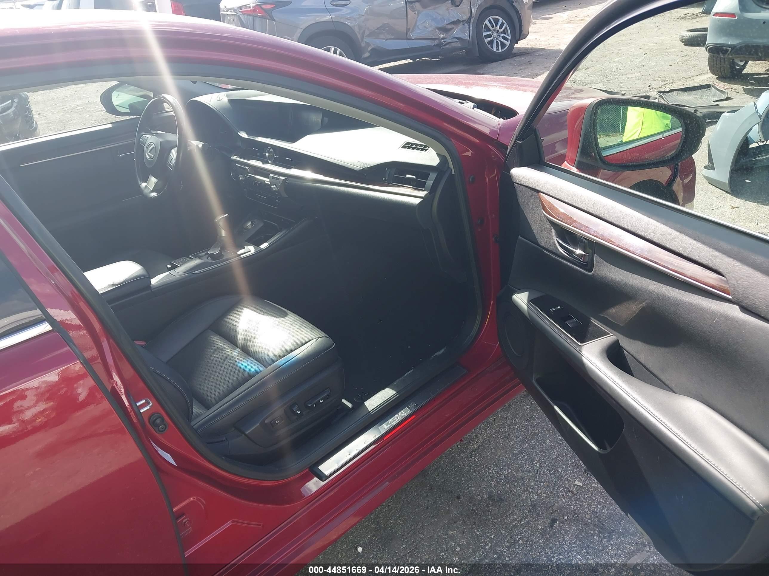 LEXUS ES image 5