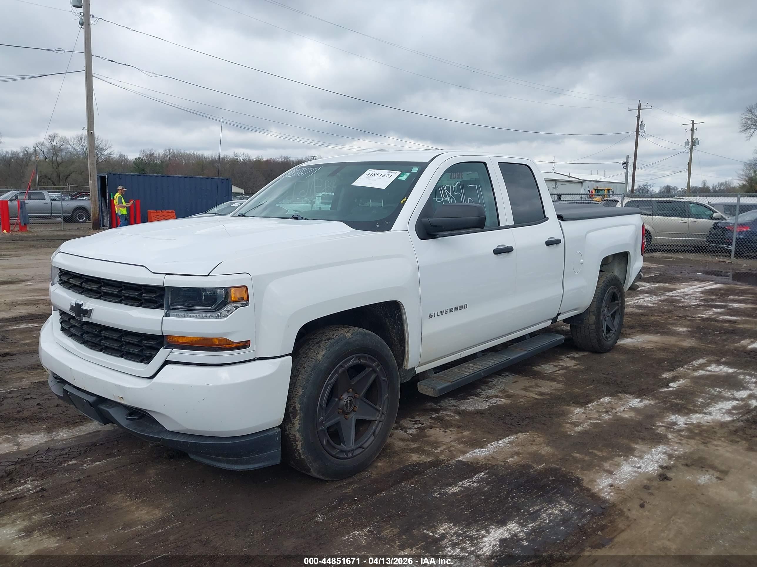 CHEVROLET SILVERADO image 2