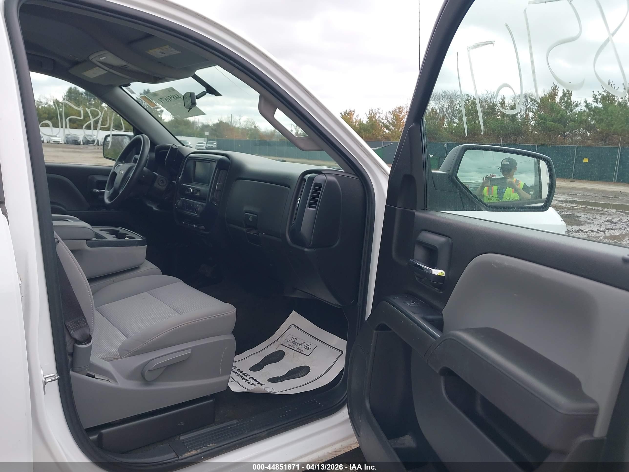 CHEVROLET SILVERADO image 5