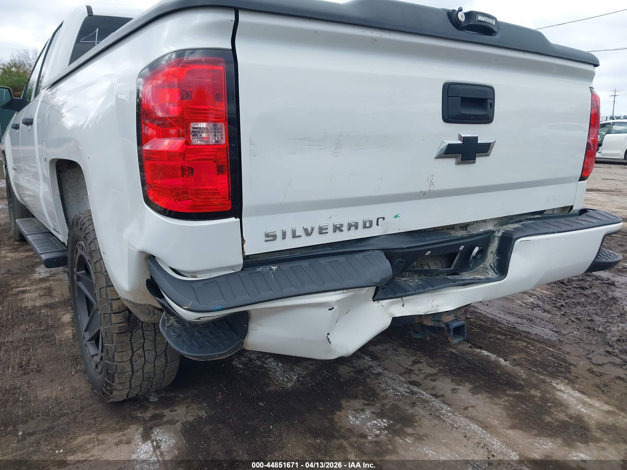 CHEVROLET SILVERADO image 6
