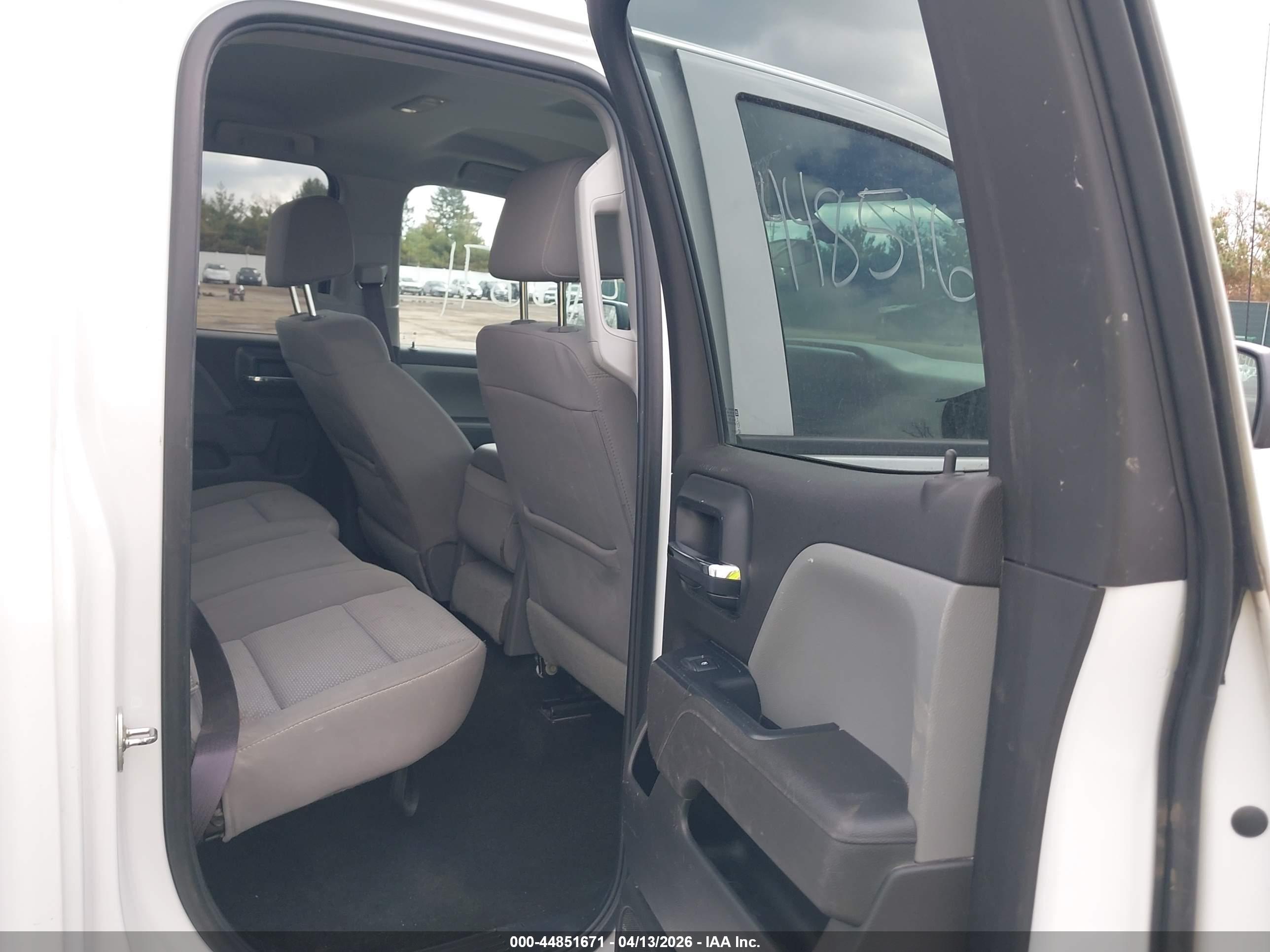CHEVROLET SILVERADO image 8