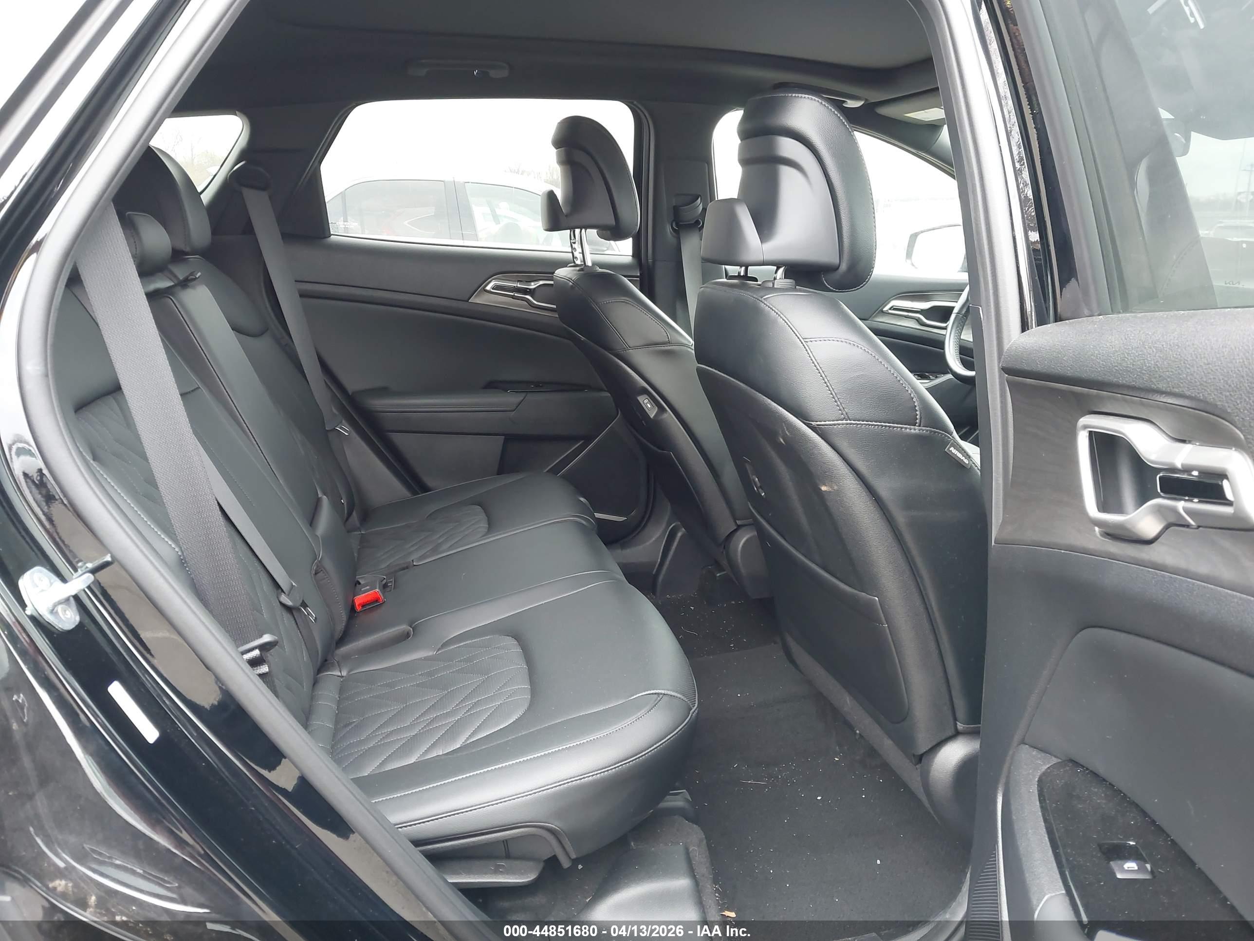 KIA SPORTAGE image 8