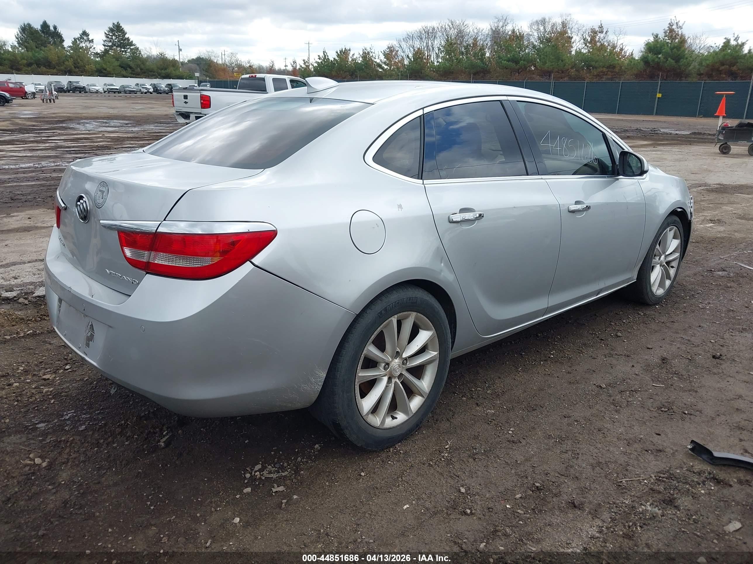 BUICK VERANO image 4