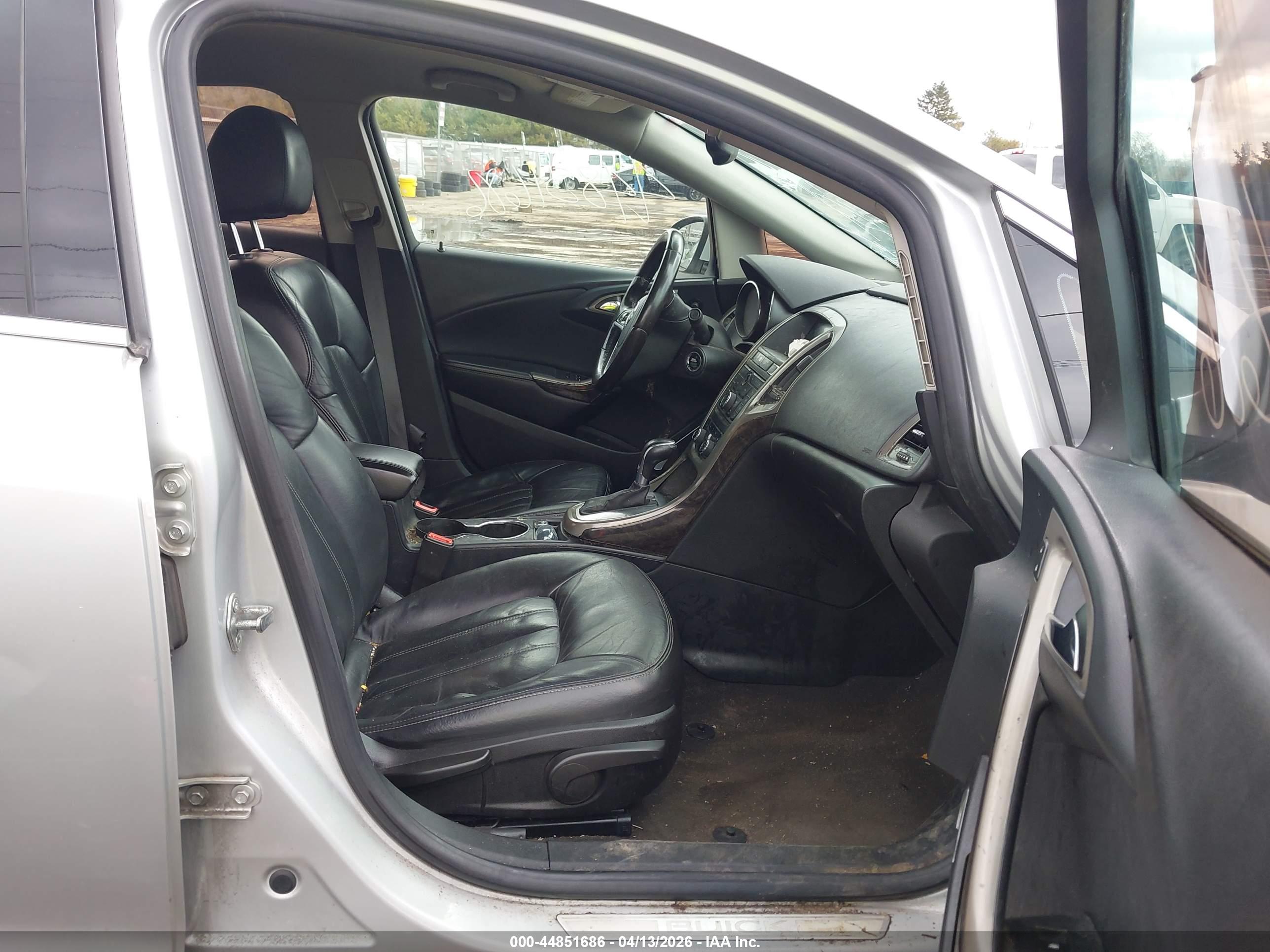 BUICK VERANO image 5