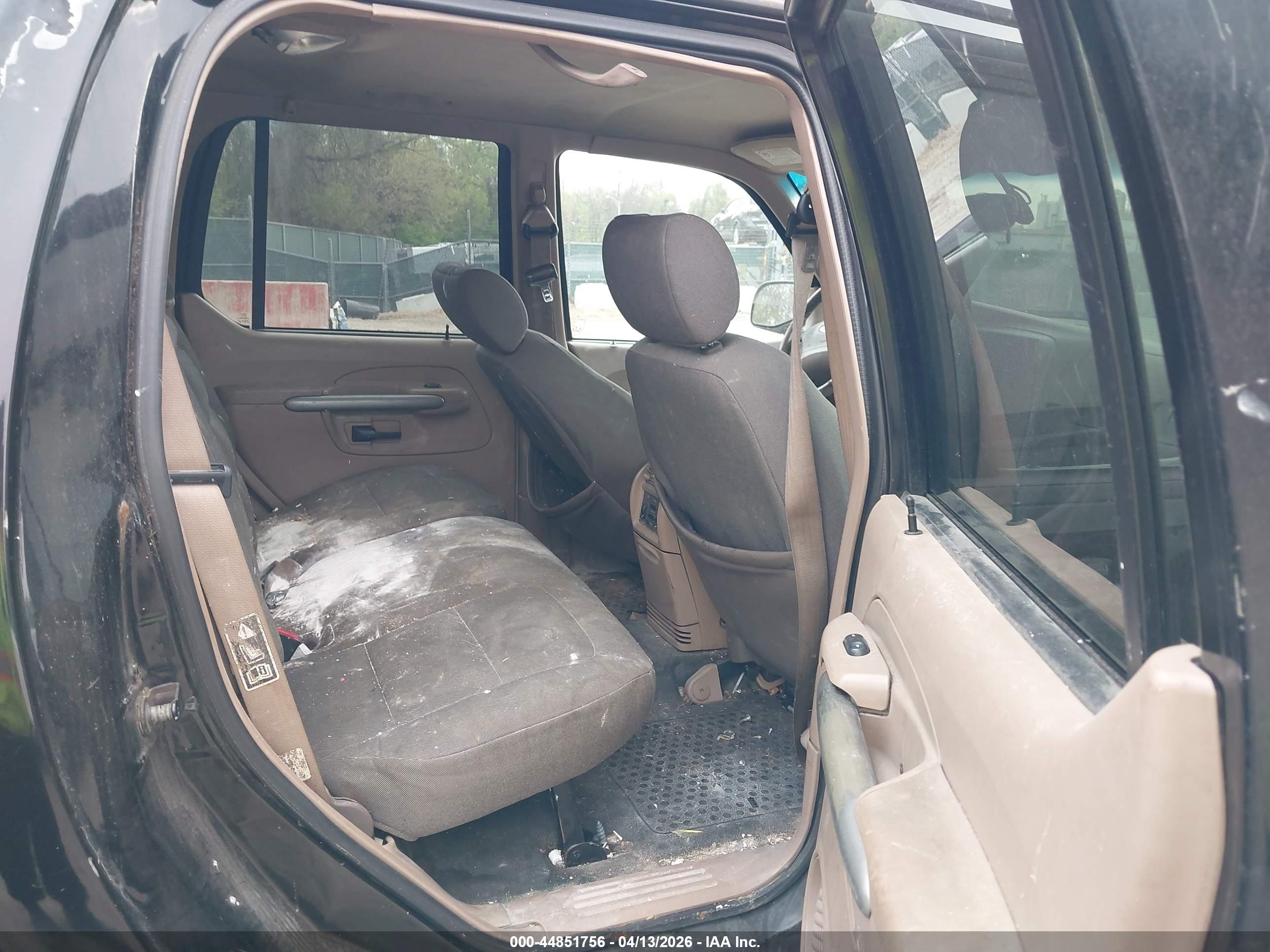 FORD EXPLORER image 8