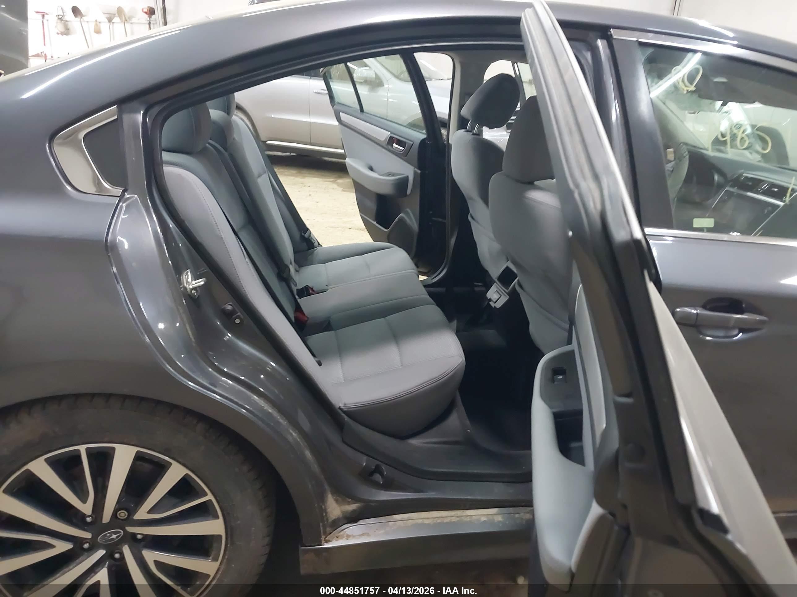 SUBARU LEGACY image 8