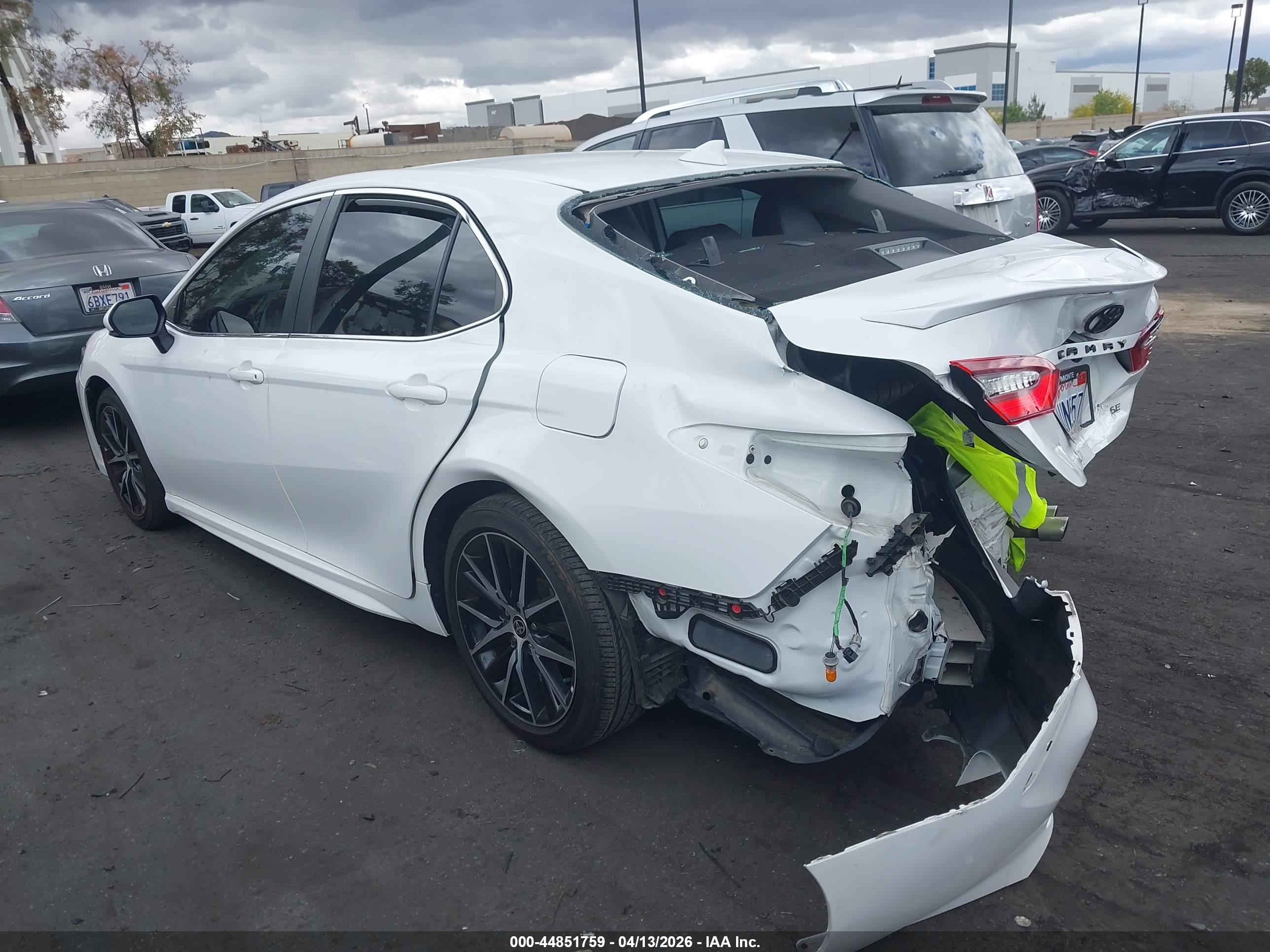 TOYOTA CAMRY image 3