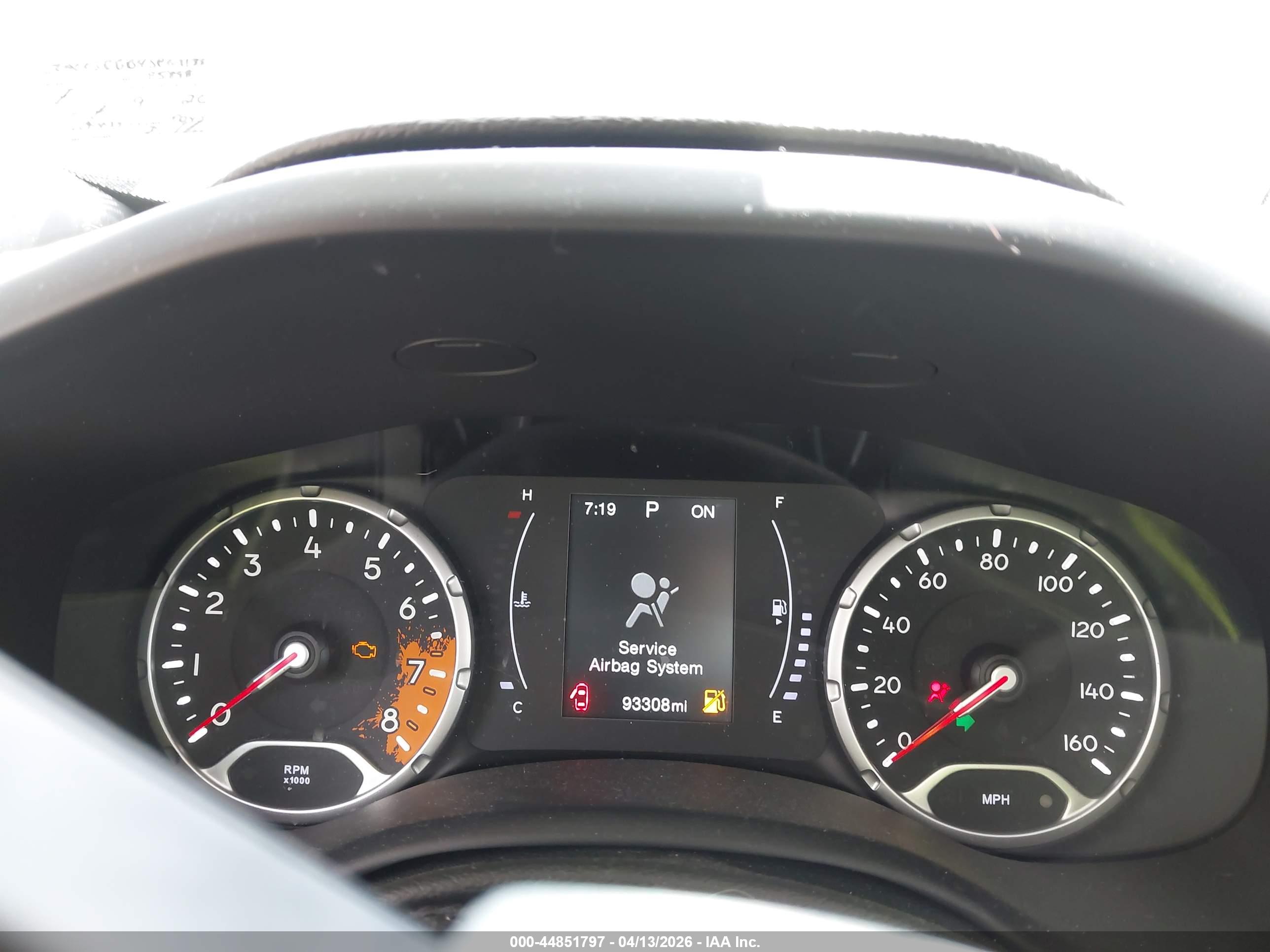 JEEP RENEGADE image 7