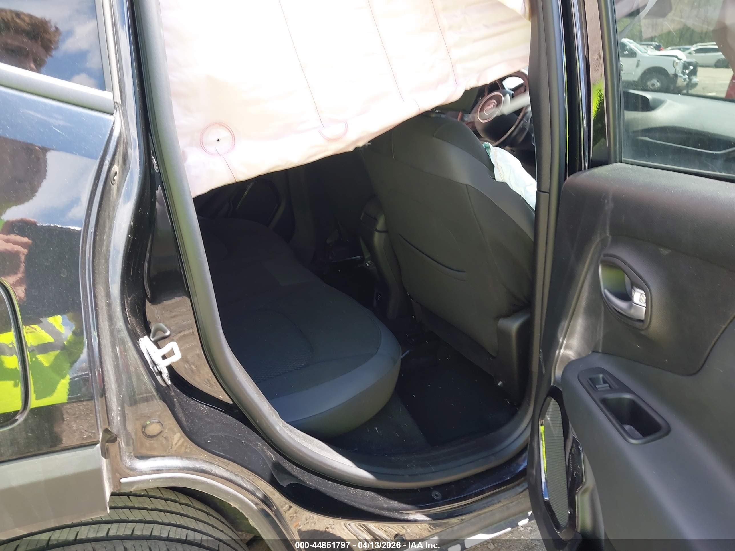 JEEP RENEGADE image 8