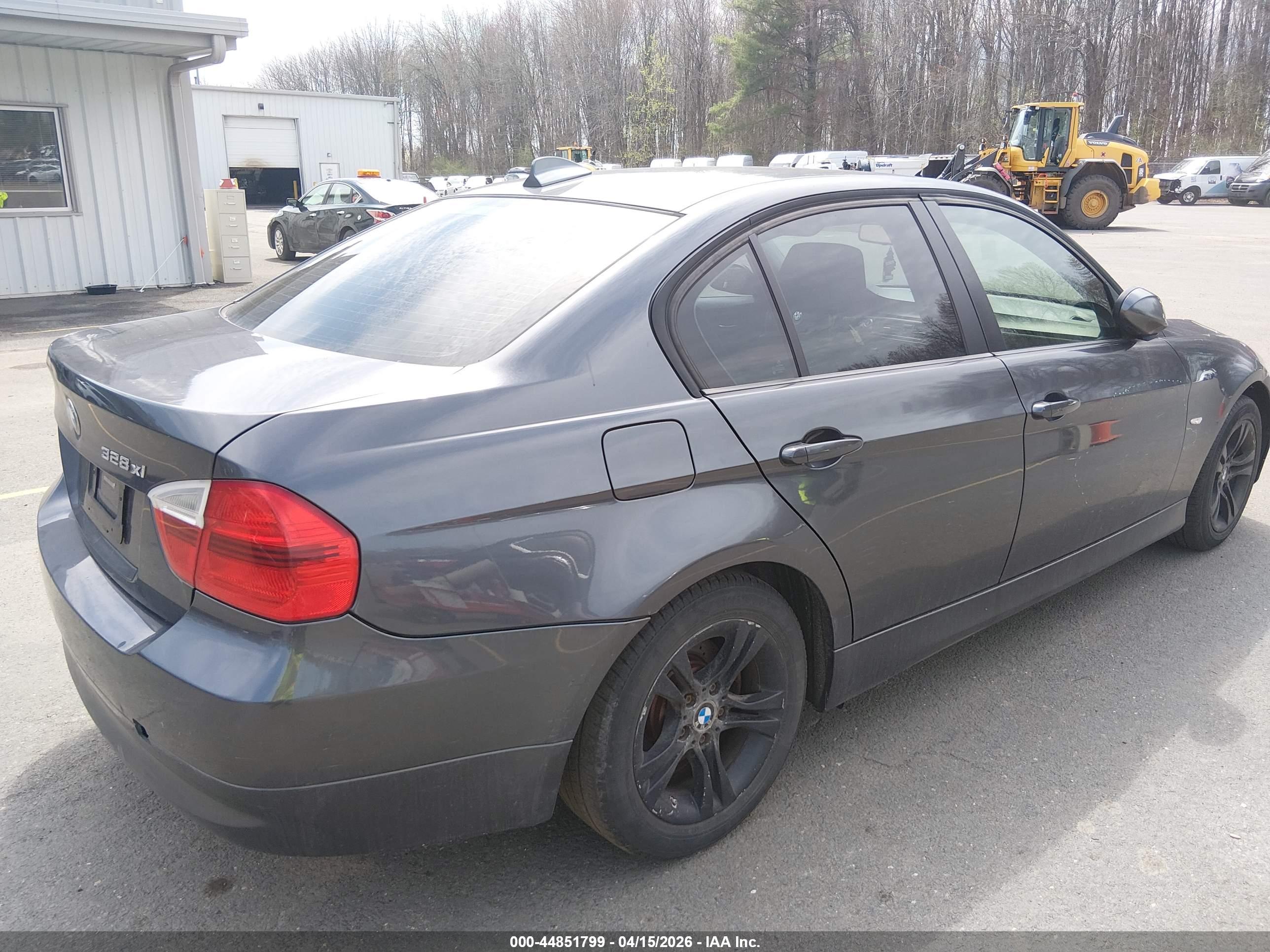 BMW 328XI image 4