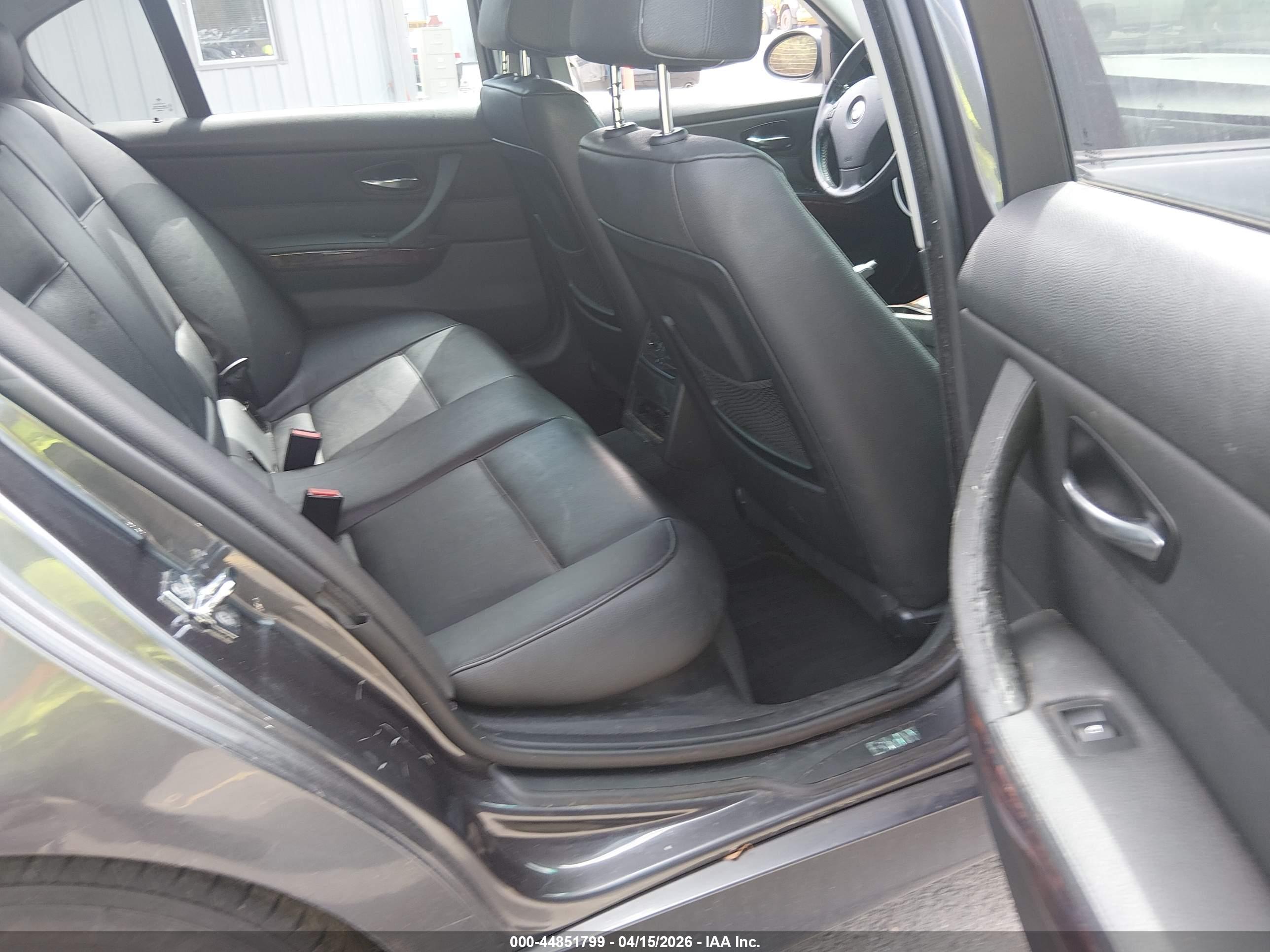 BMW 328XI image 8