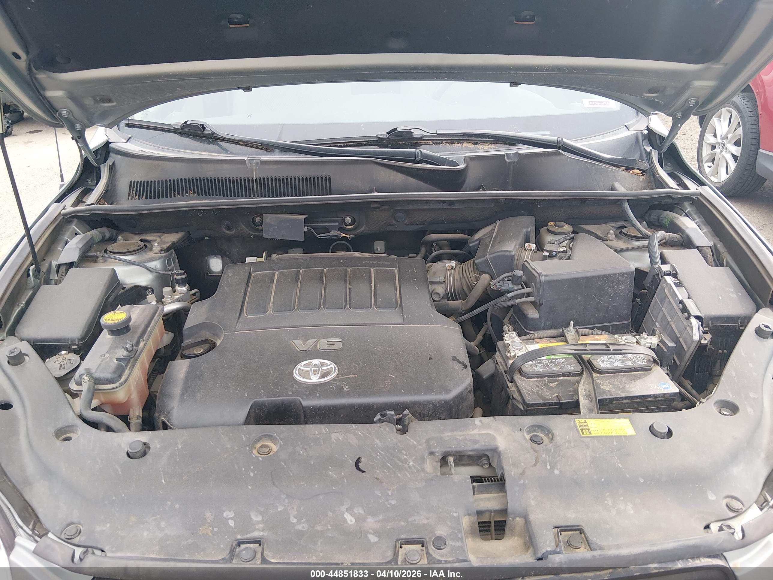 TOYOTA RAV4 image 10