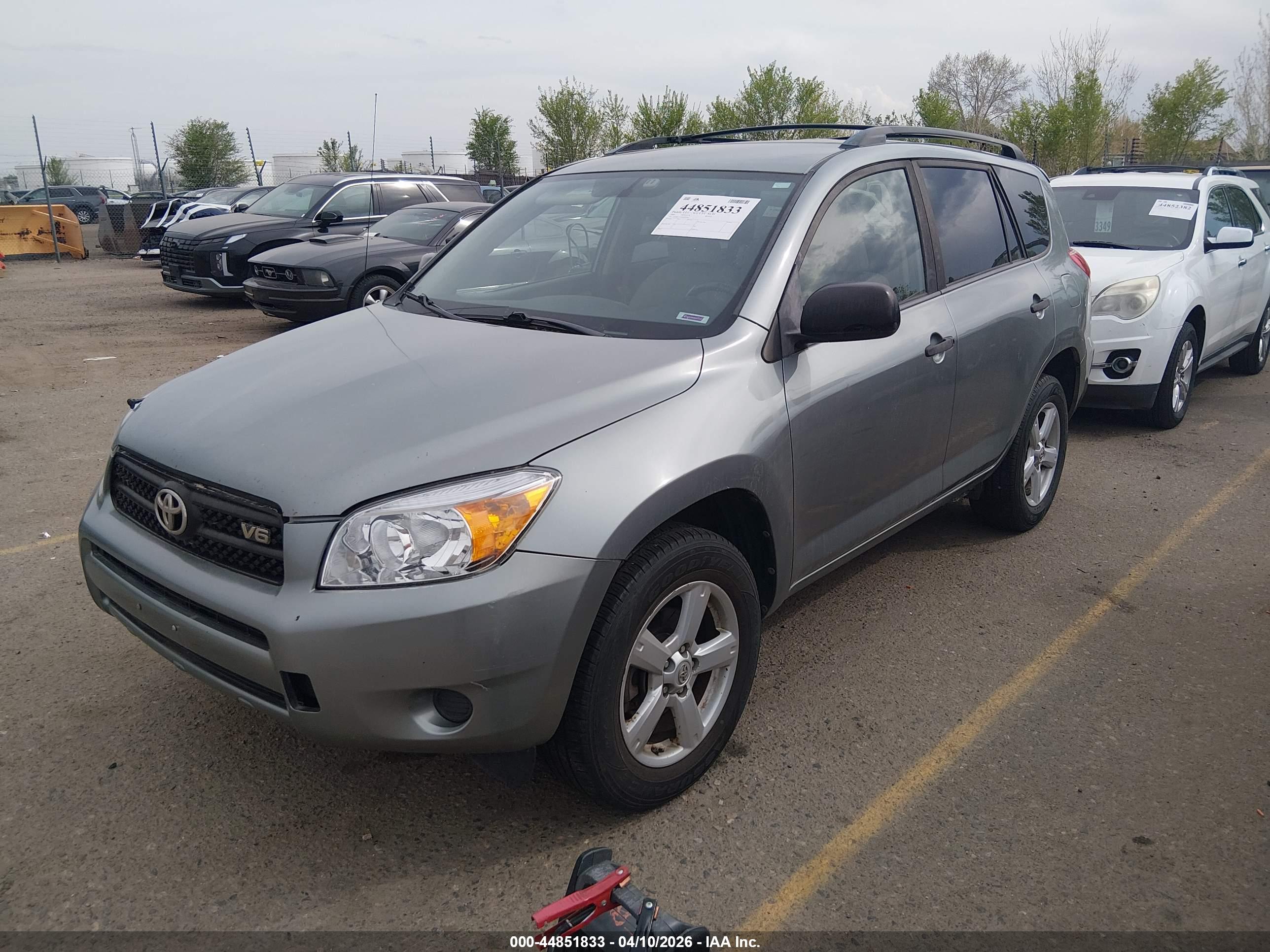 TOYOTA RAV4 image 2