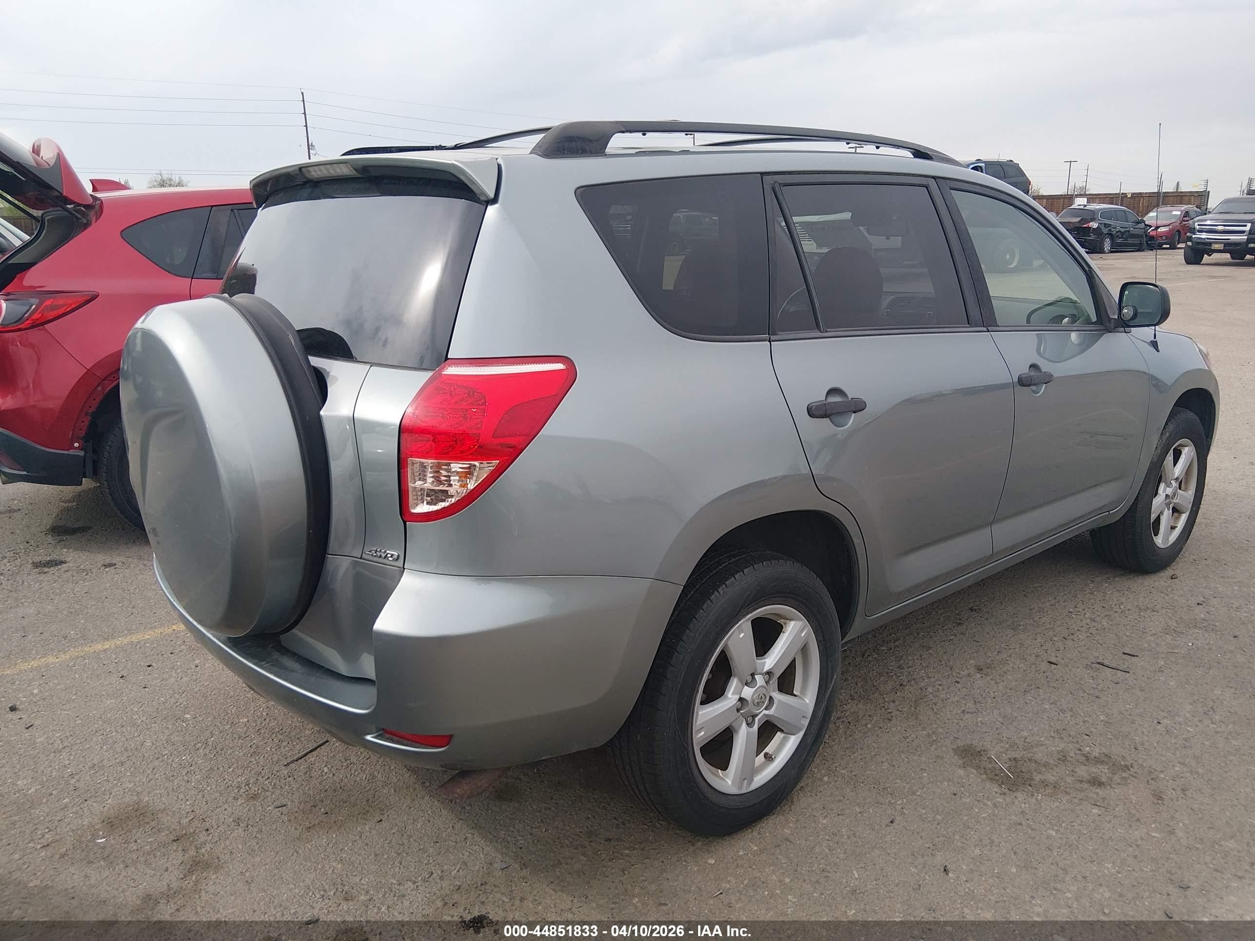 TOYOTA RAV4 image 4