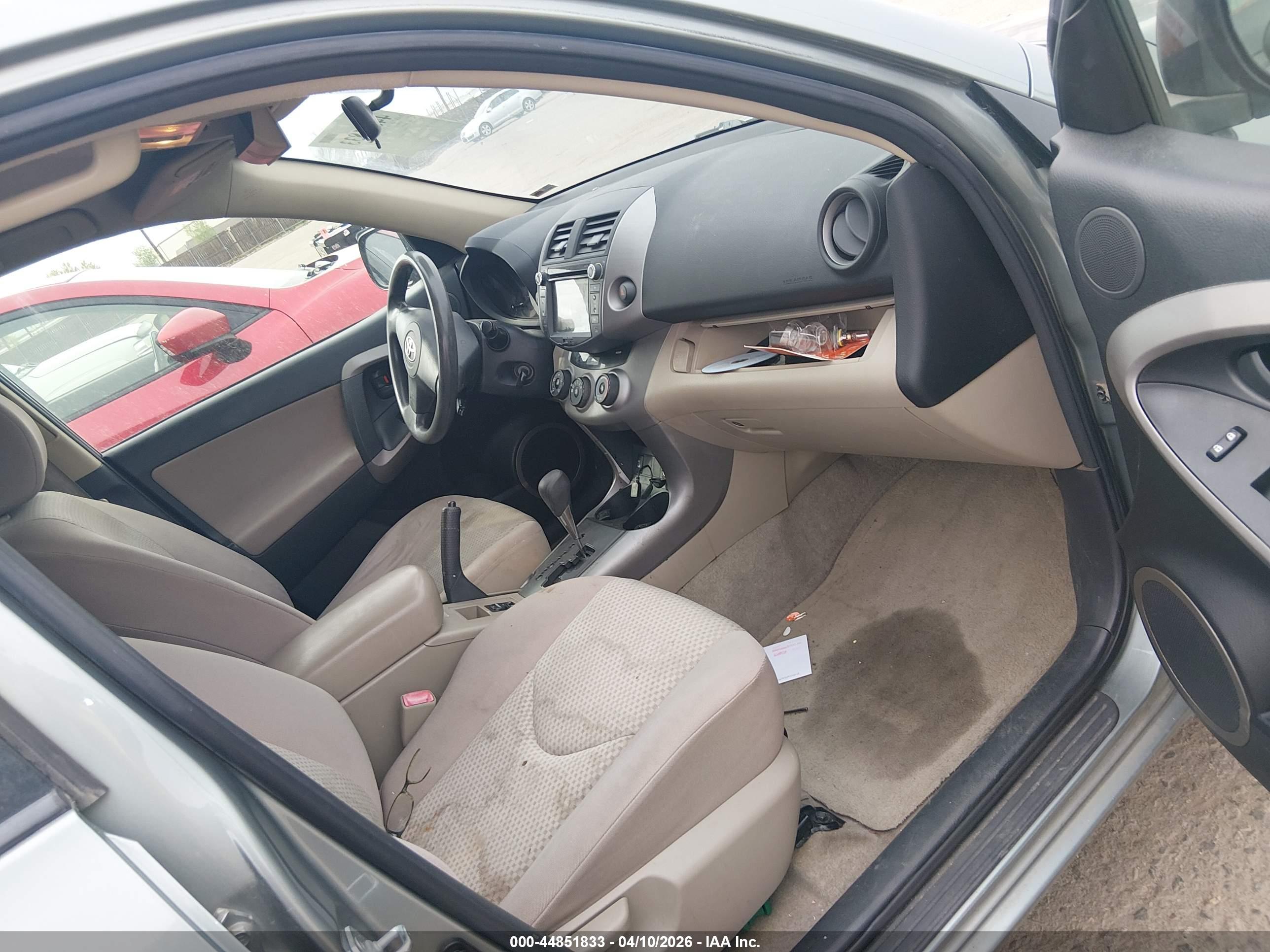 TOYOTA RAV4 image 5