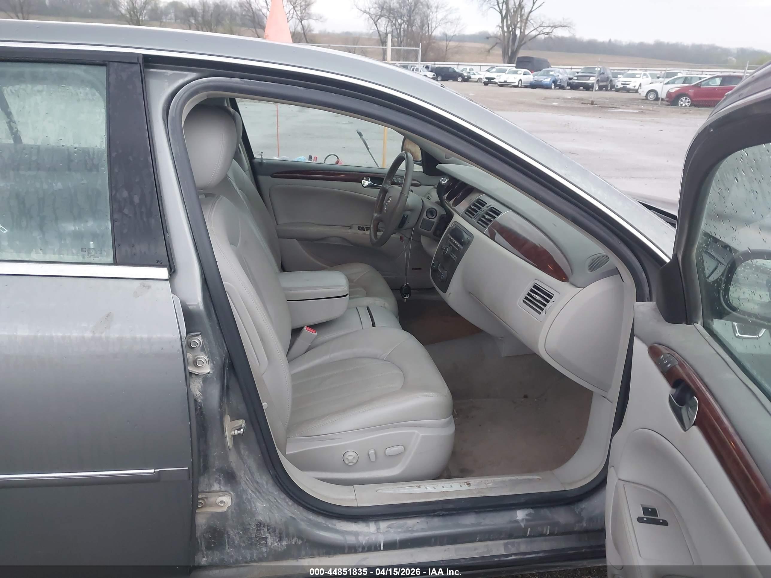 BUICK LUCERNE image 5
