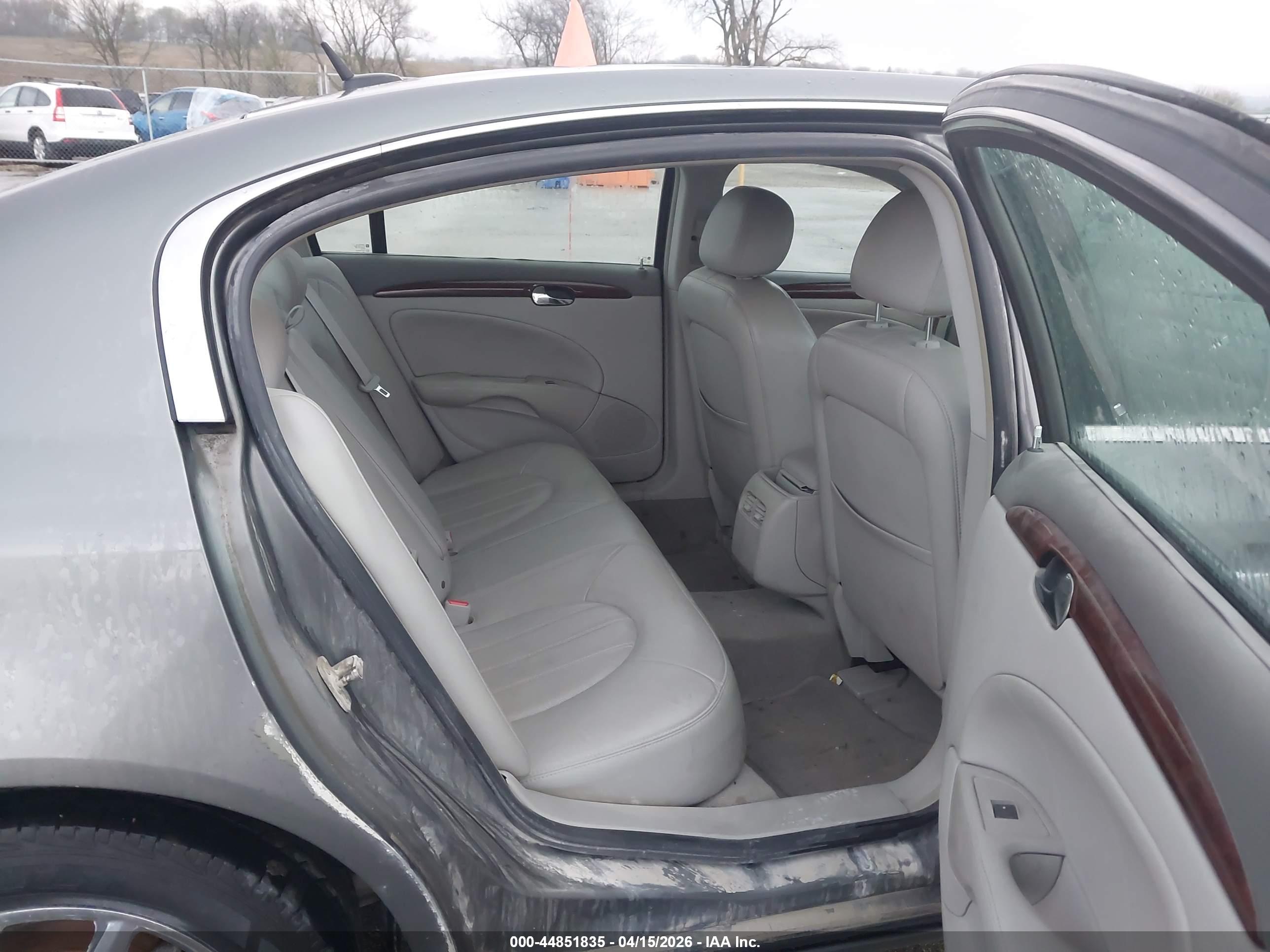 BUICK LUCERNE image 8