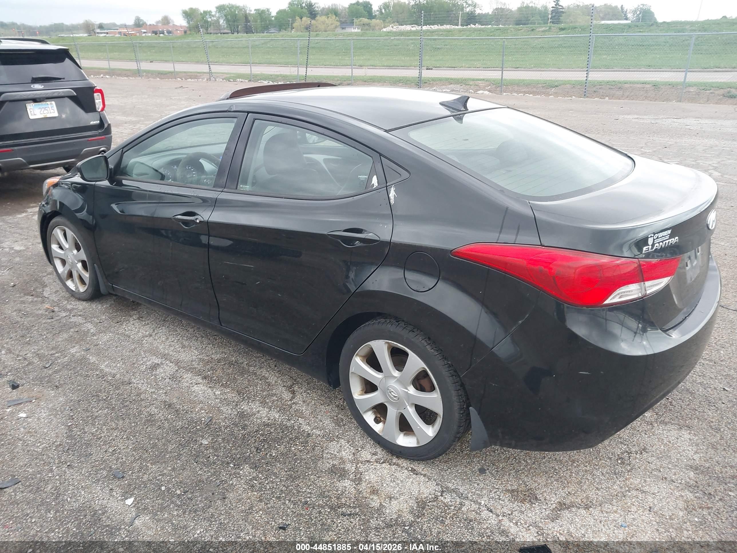 HYUNDAI ELANTRA image 3