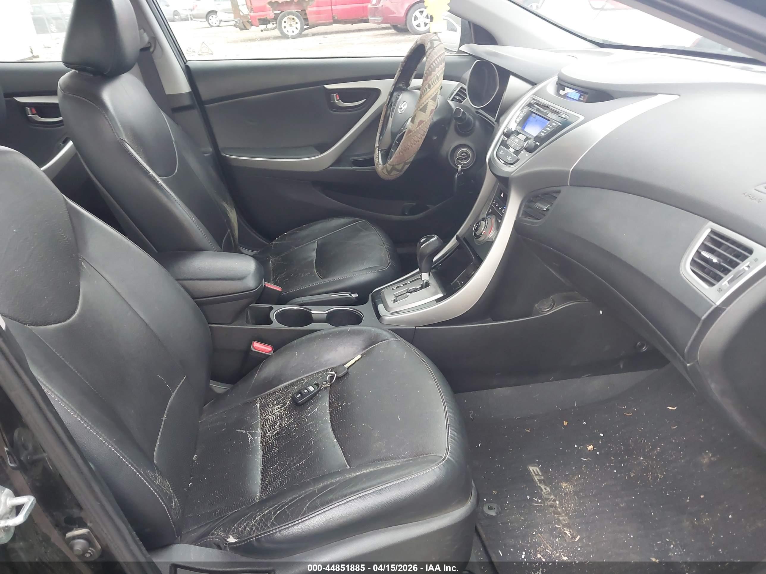 HYUNDAI ELANTRA image 5