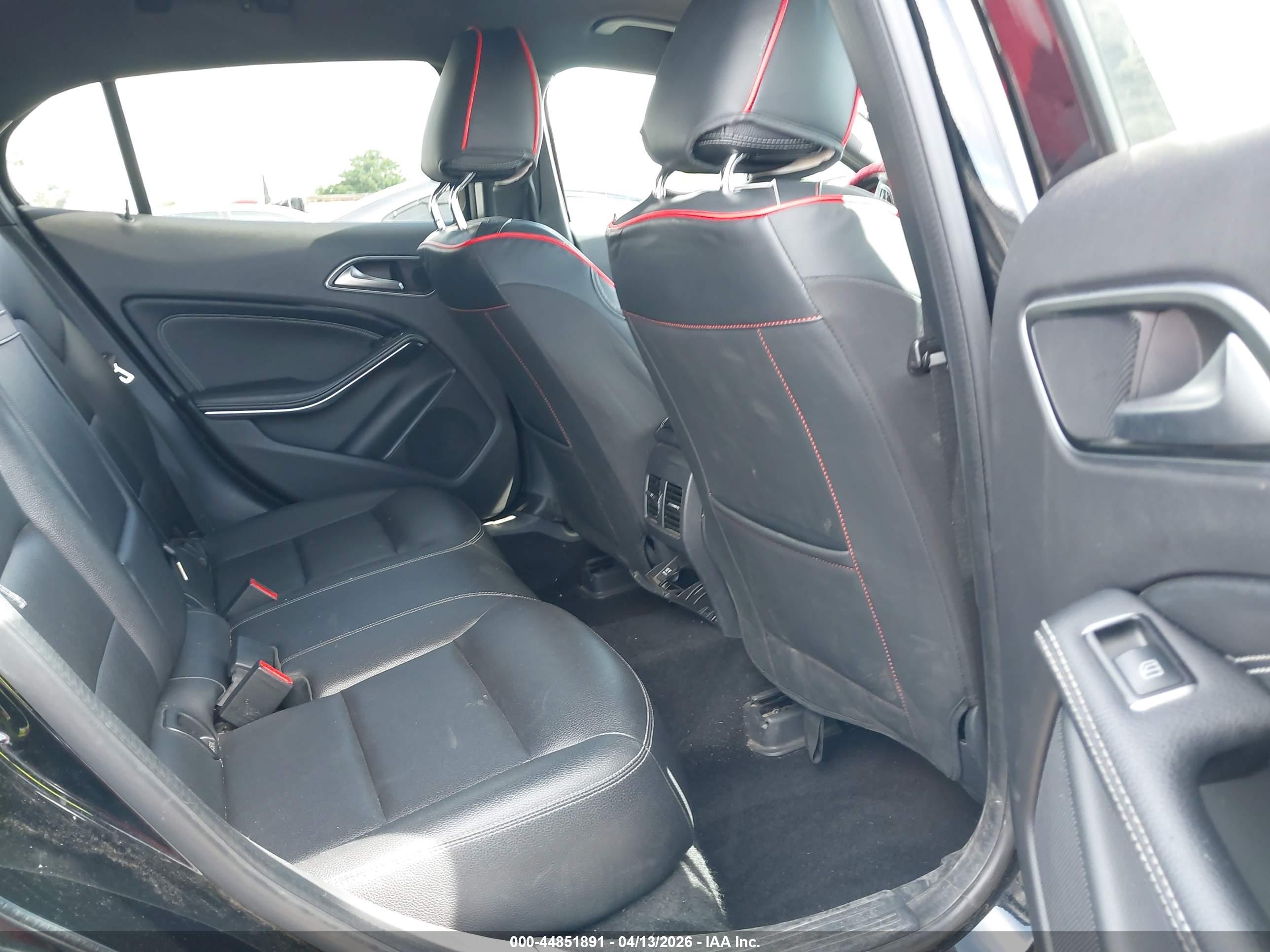 MERCEDES-BENZ GLA image 8