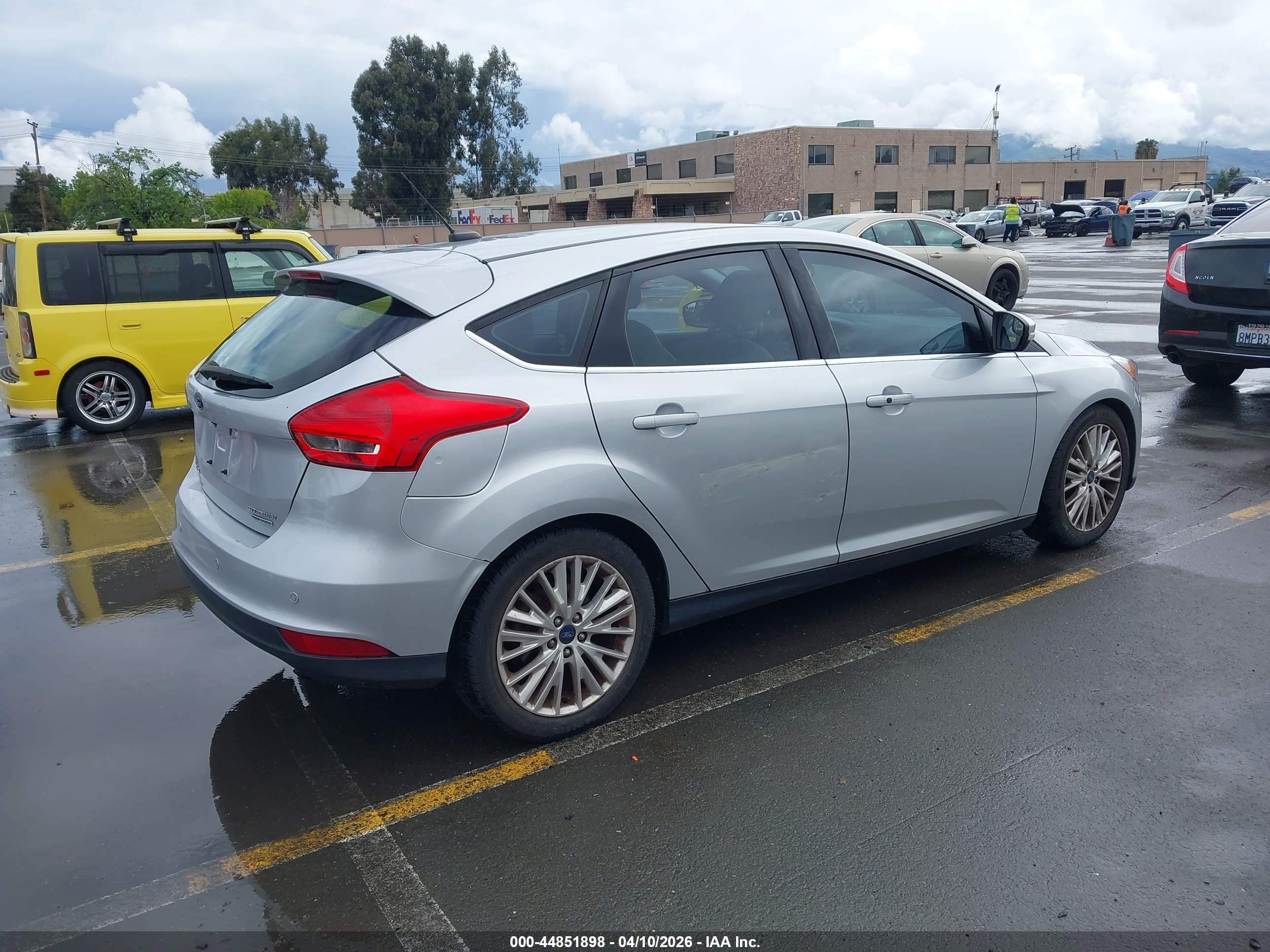 FORD FOCUS image 4