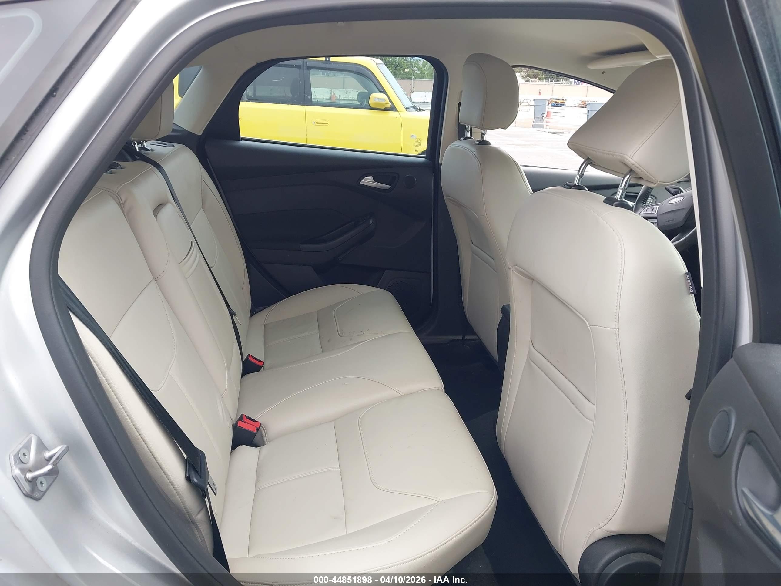 FORD FOCUS image 8