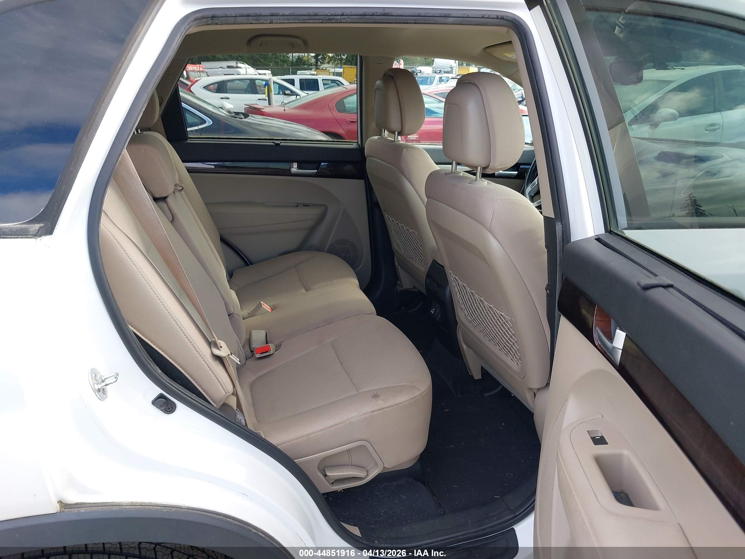KIA SORENTO image 8