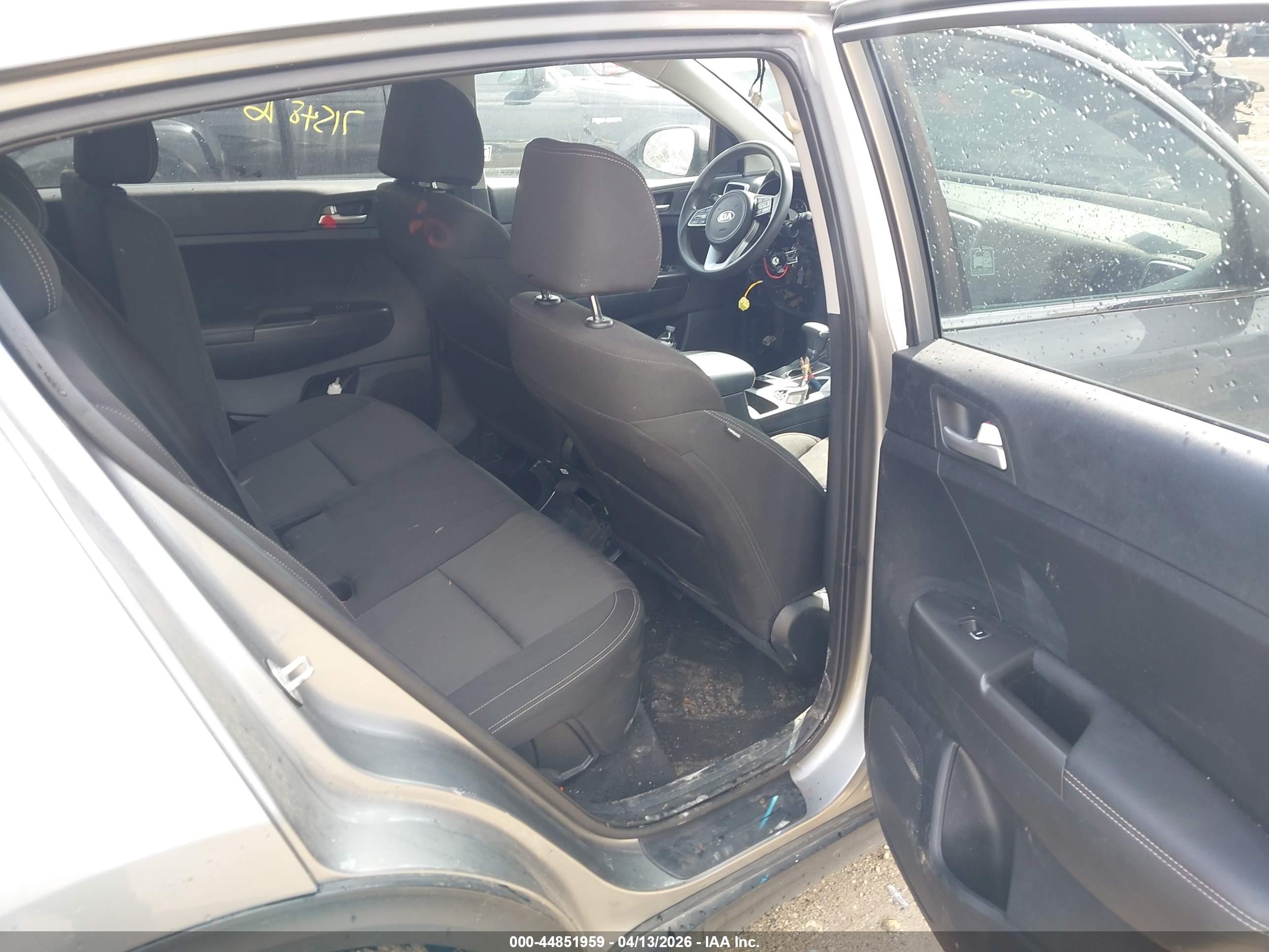 KIA SPORTAGE image 8