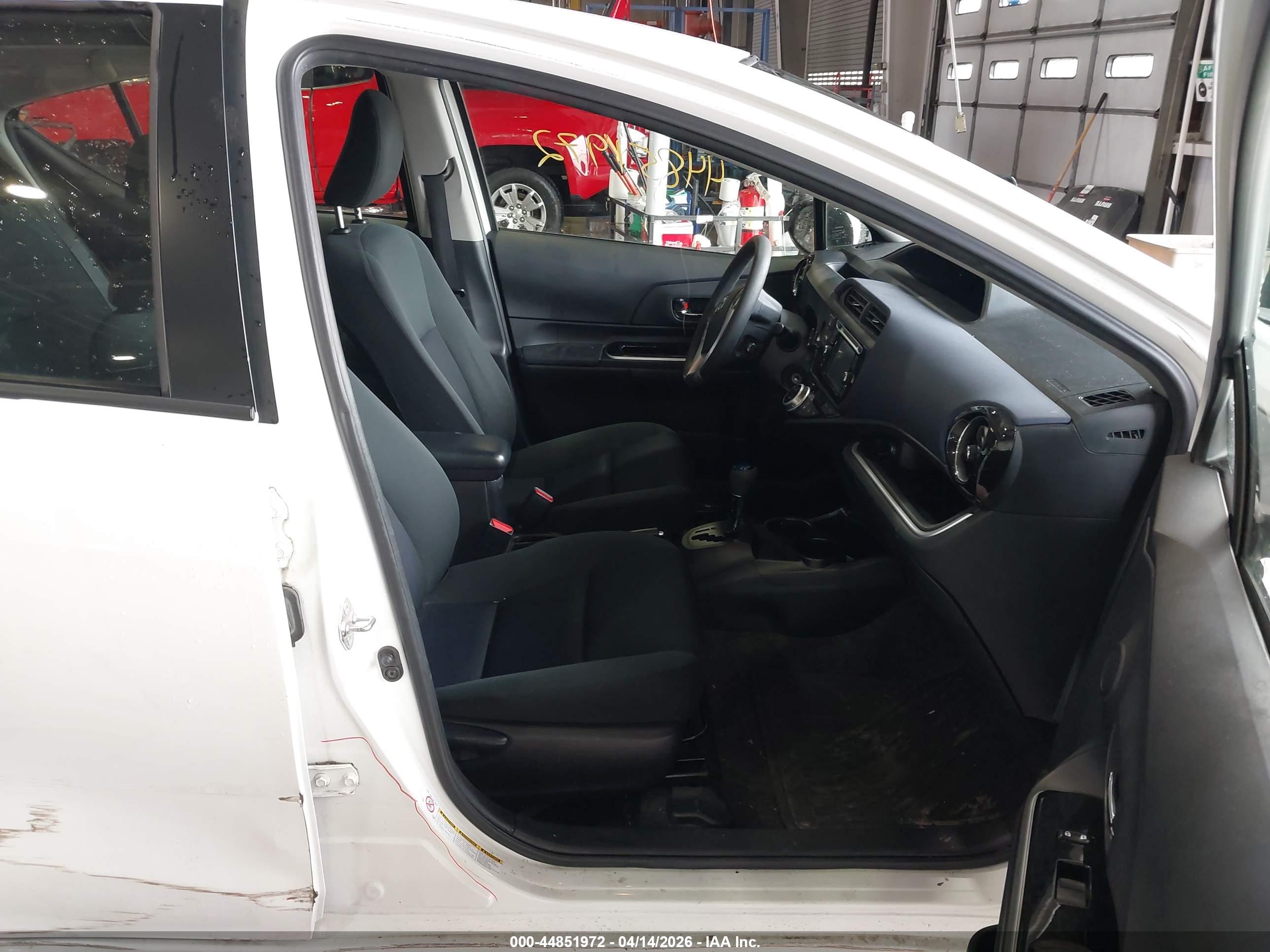 TOYOTA PRIUS image 5