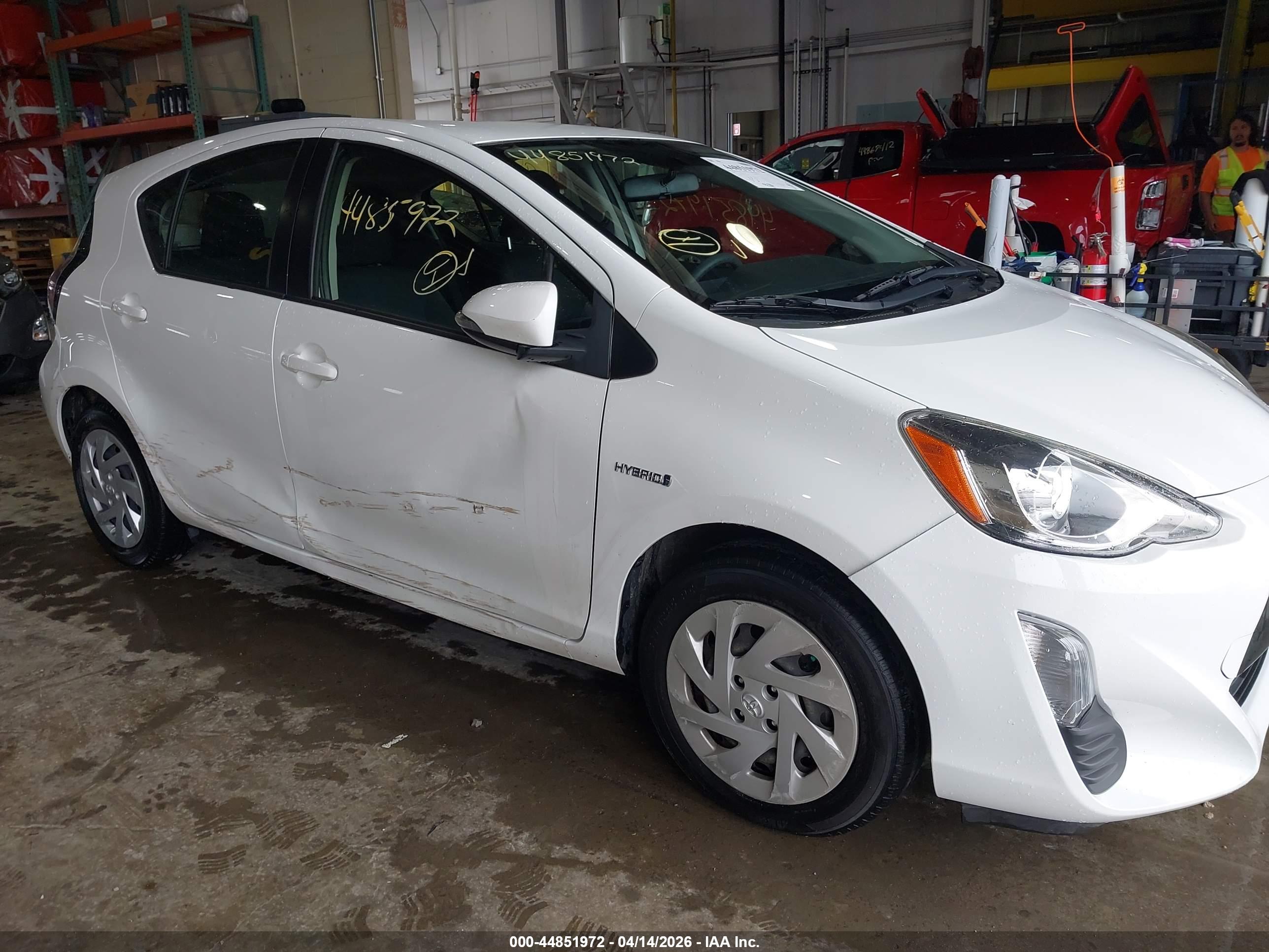 TOYOTA PRIUS image 6