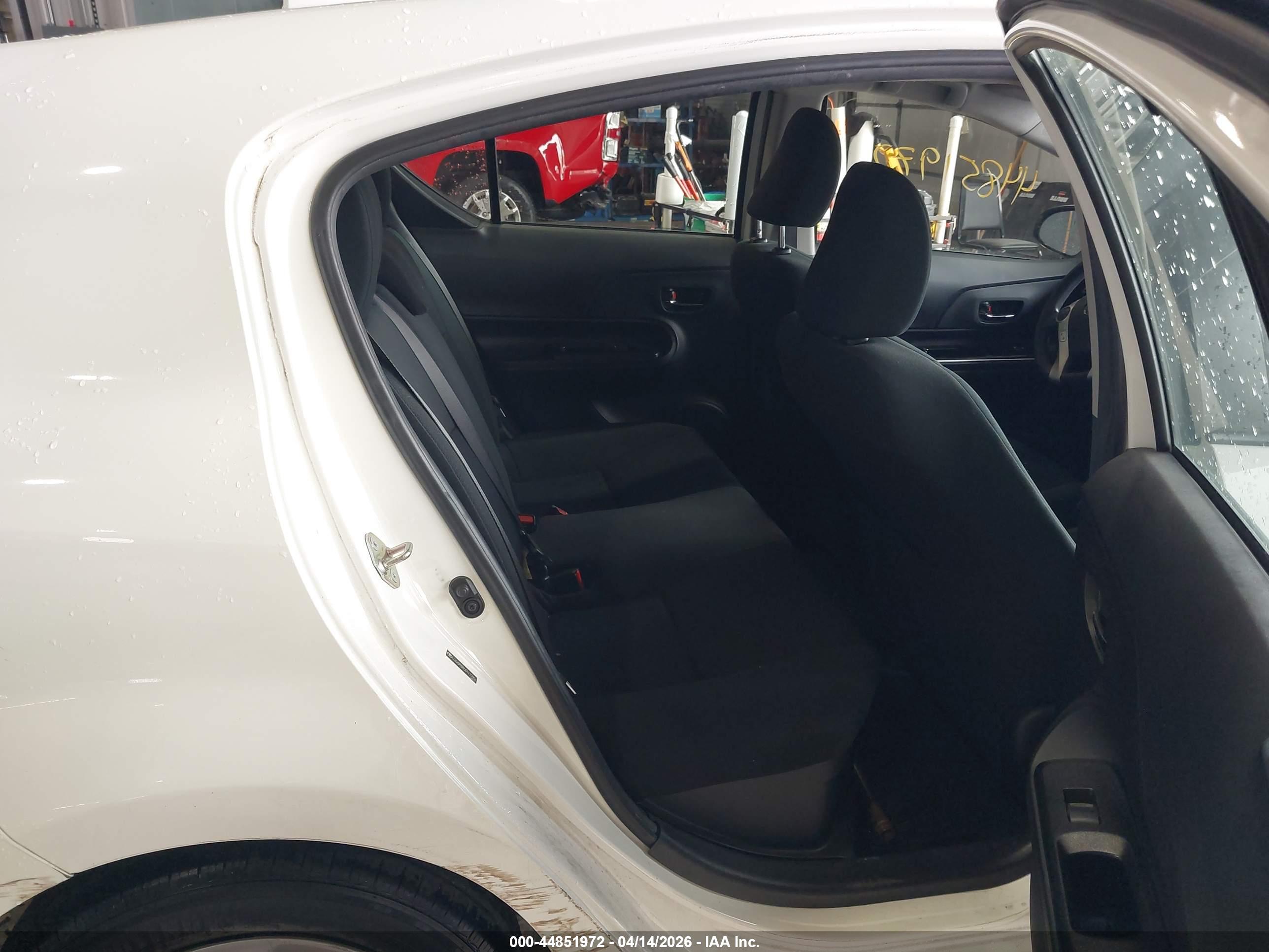 TOYOTA PRIUS image 8