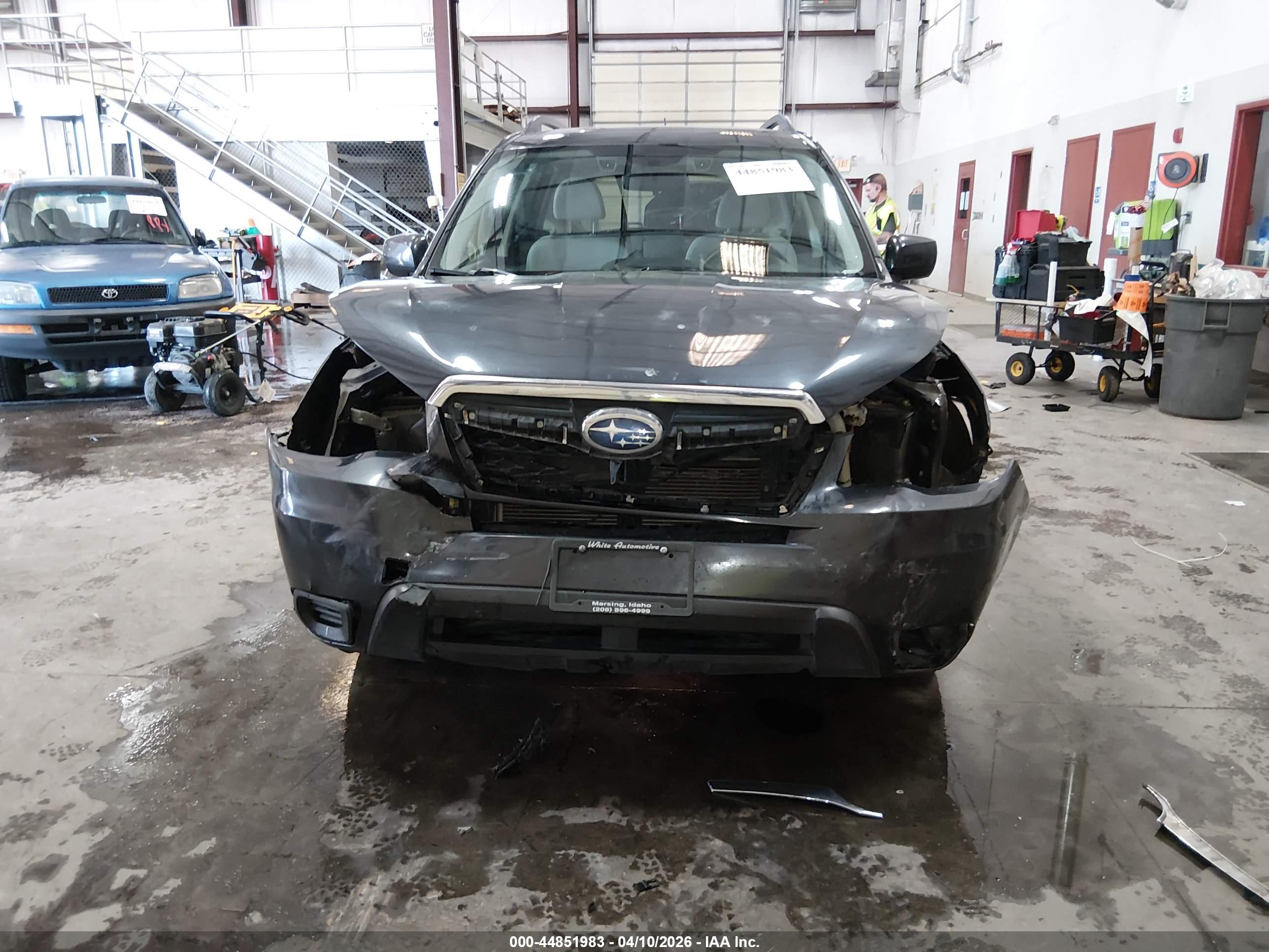 SUBARU FORESTER image 6