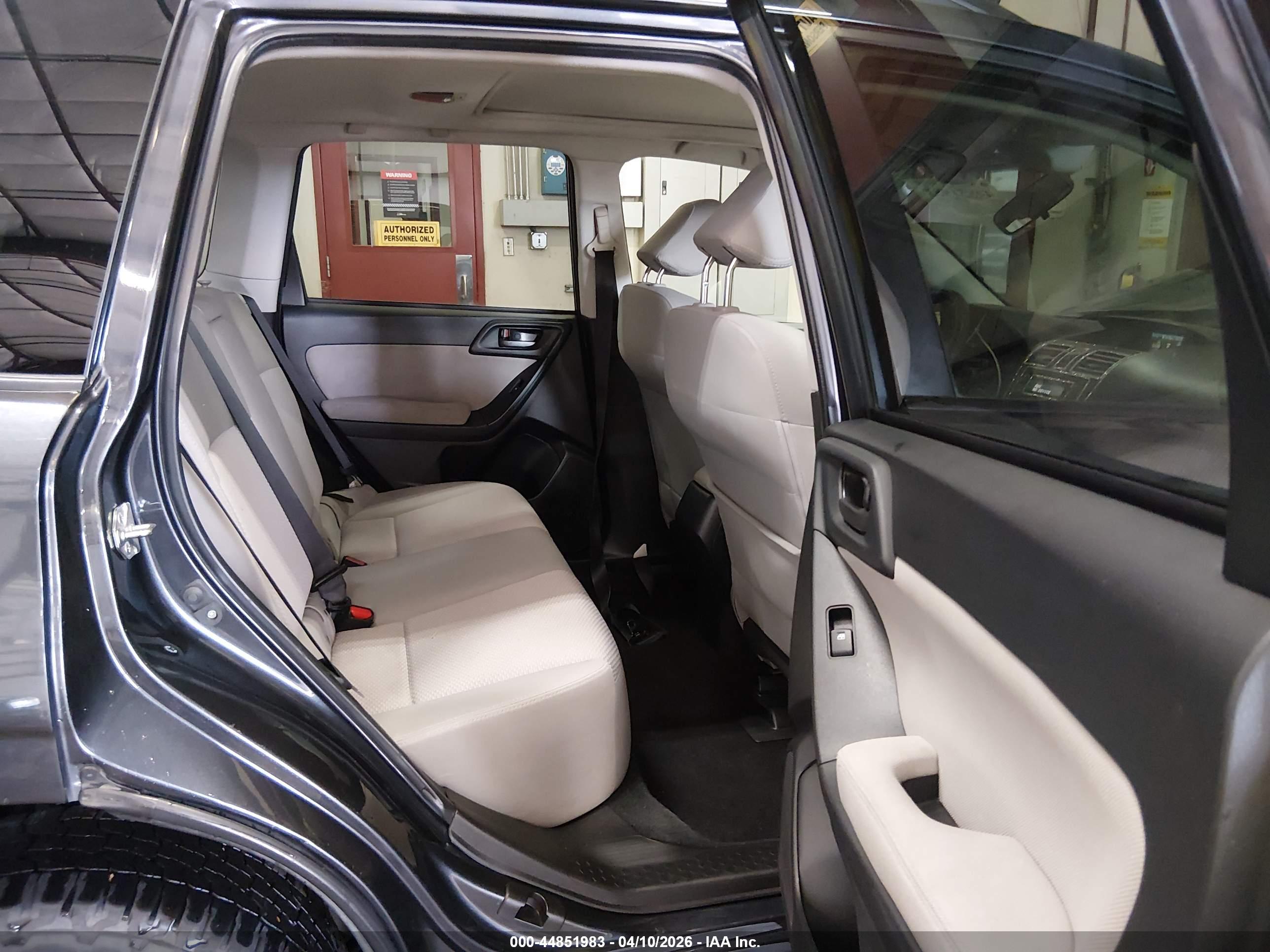 SUBARU FORESTER image 8