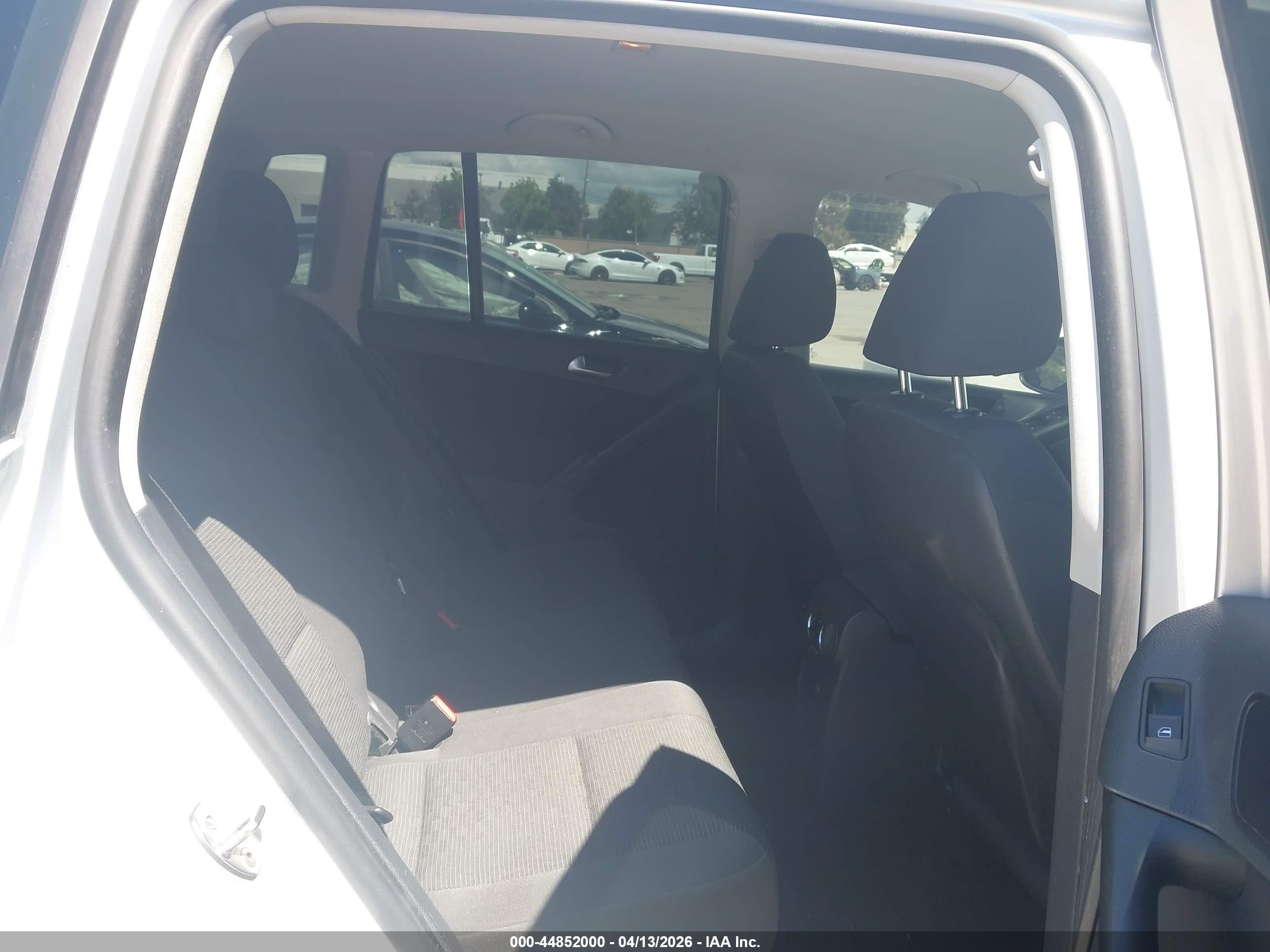 VOLKSWAGEN TIGUAN image 8