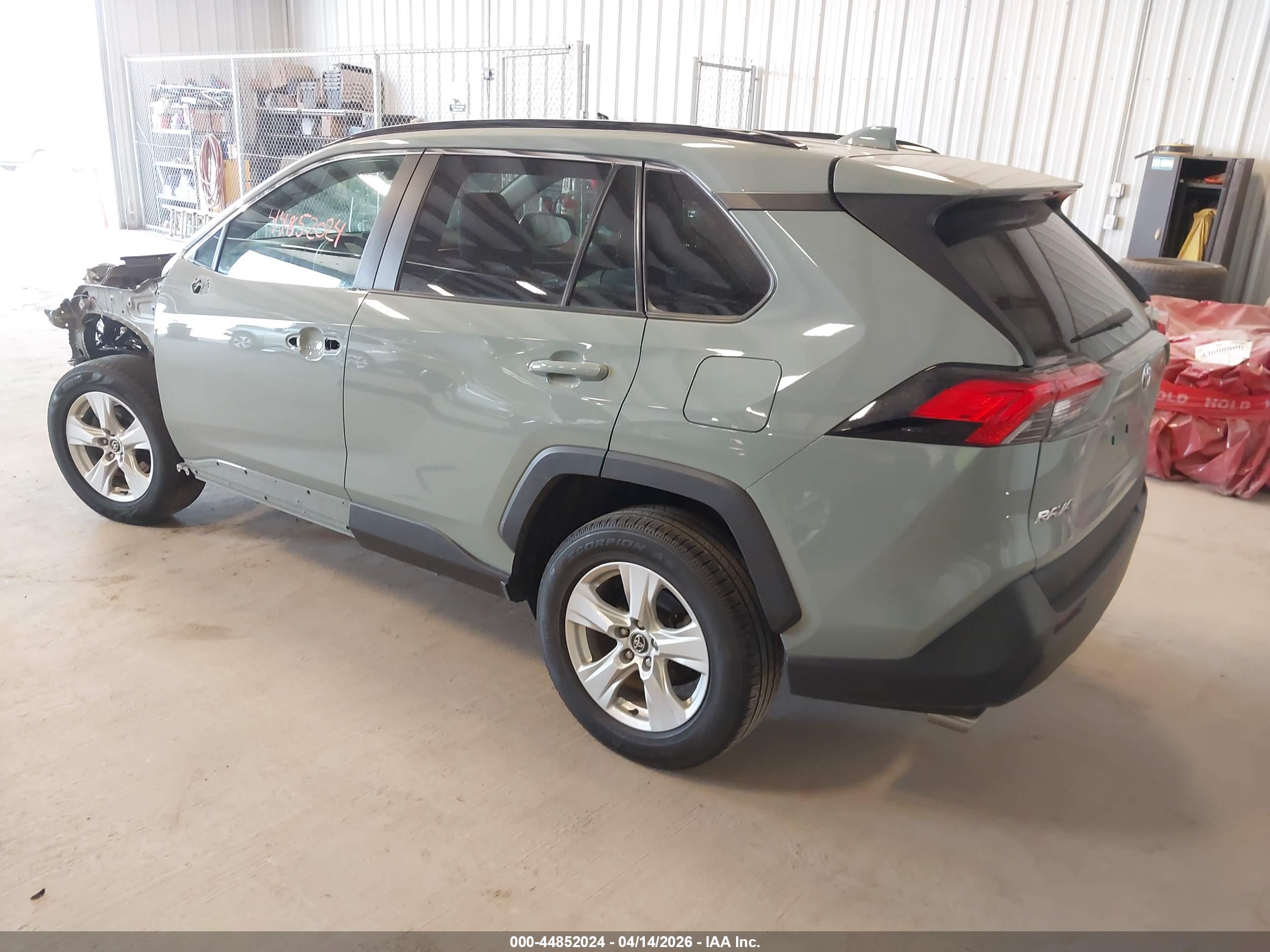 TOYOTA RAV4 image 3