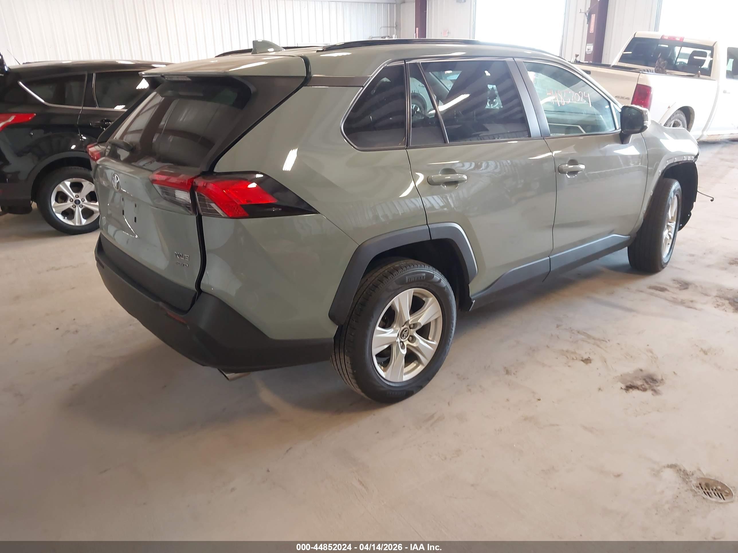 TOYOTA RAV4 image 4