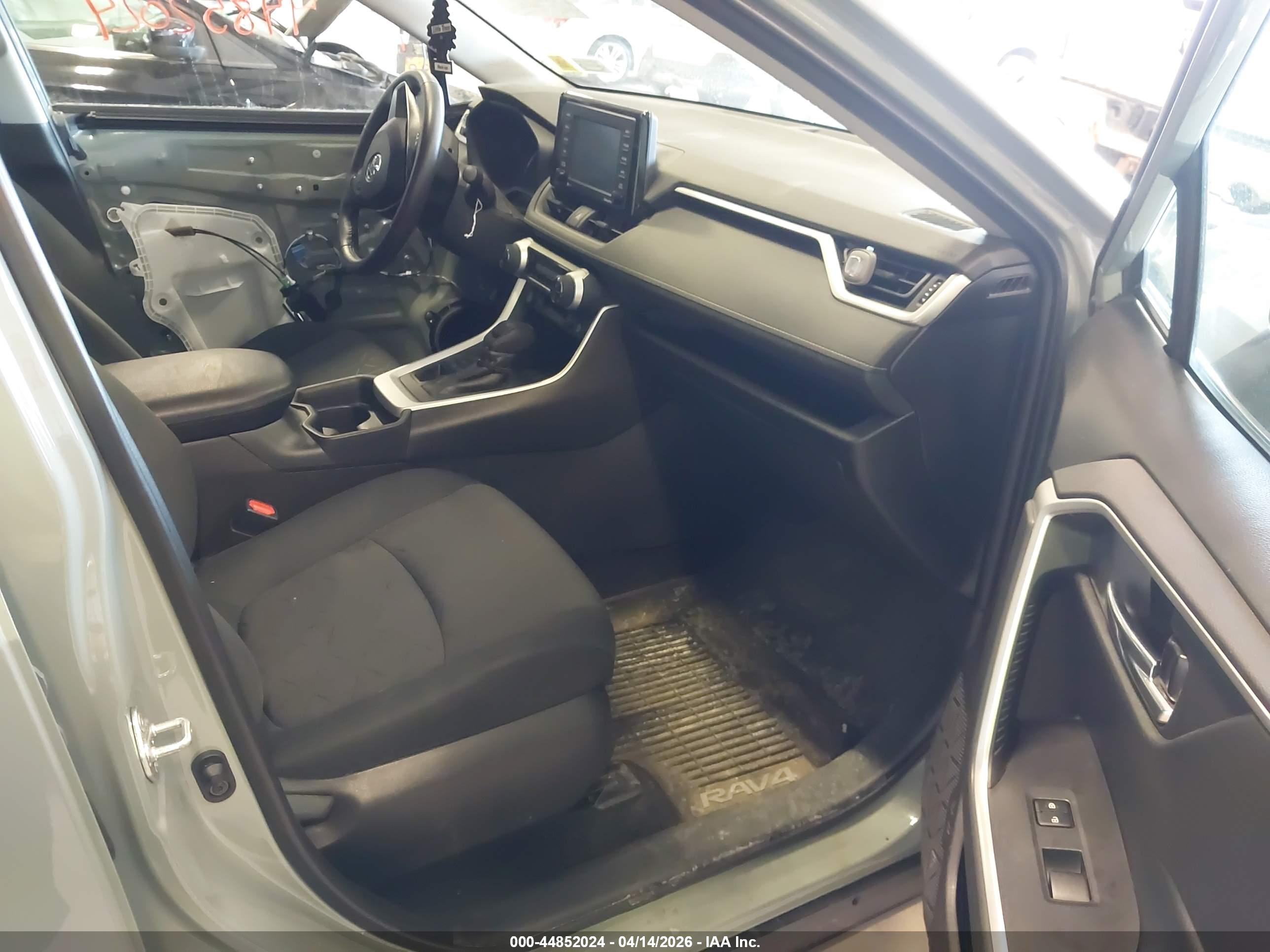 TOYOTA RAV4 image 5