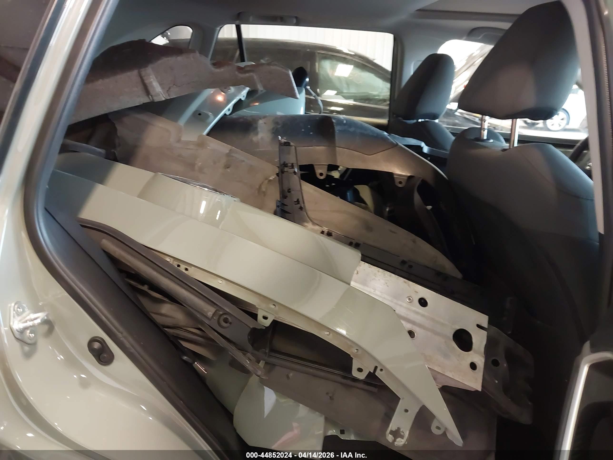 TOYOTA RAV4 image 8