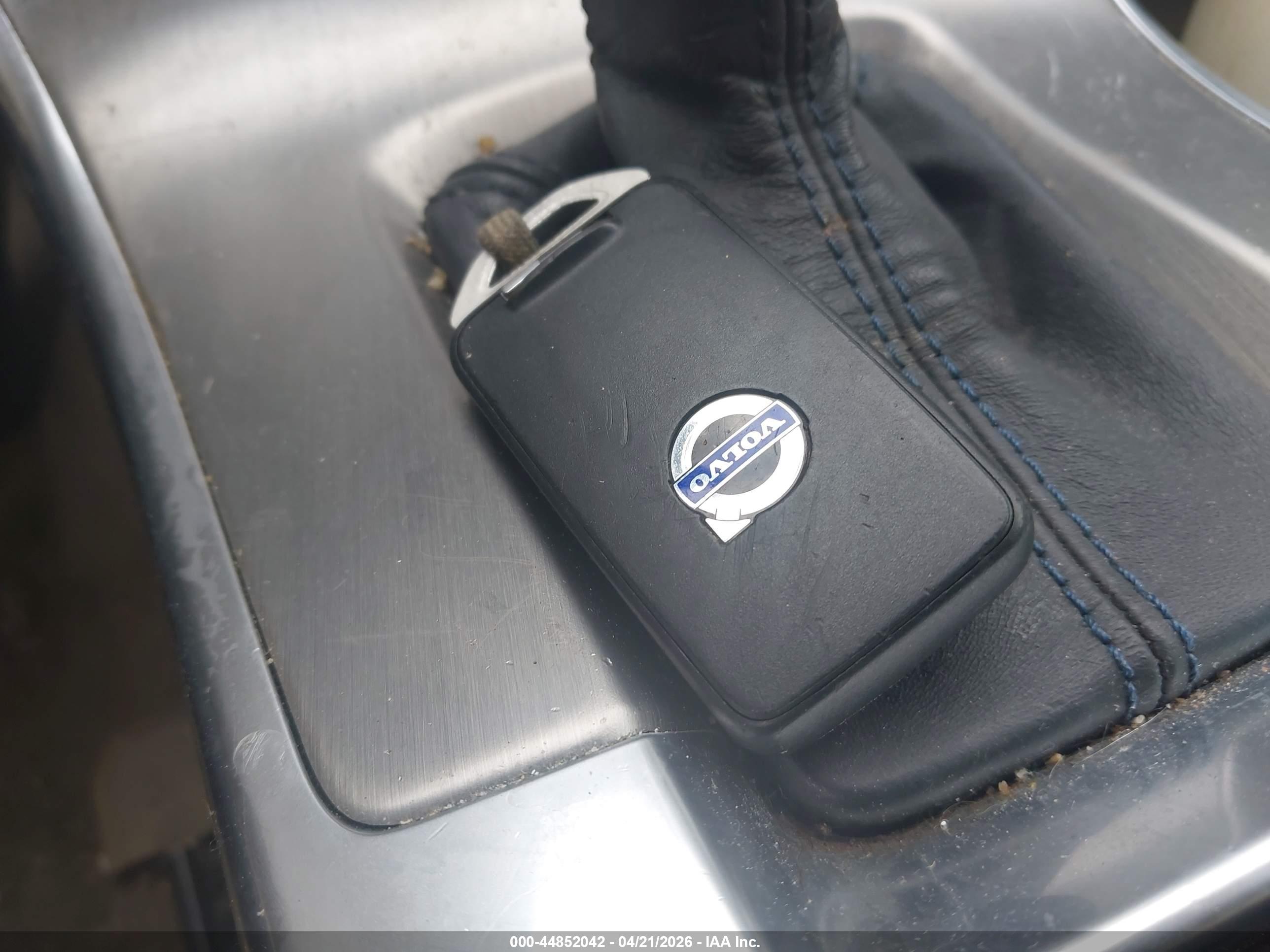 VOLVO XC60 image 11