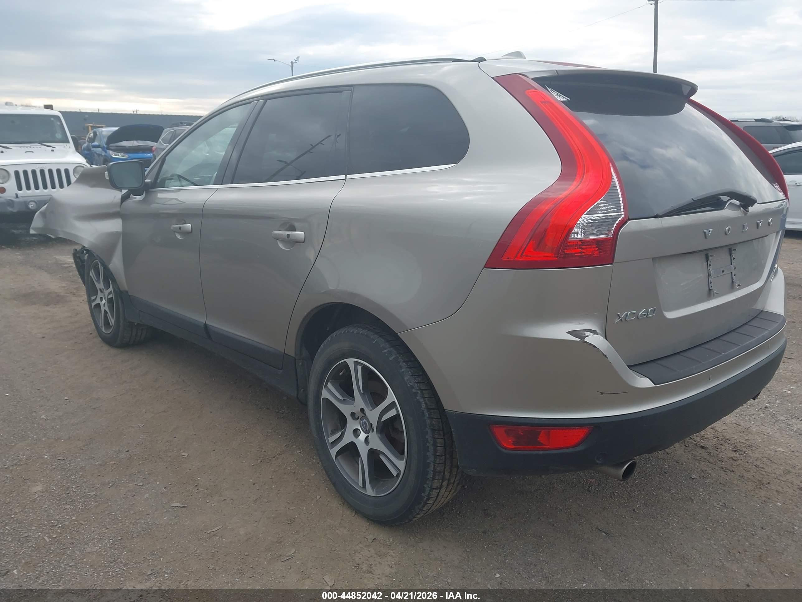 VOLVO XC60 image 3