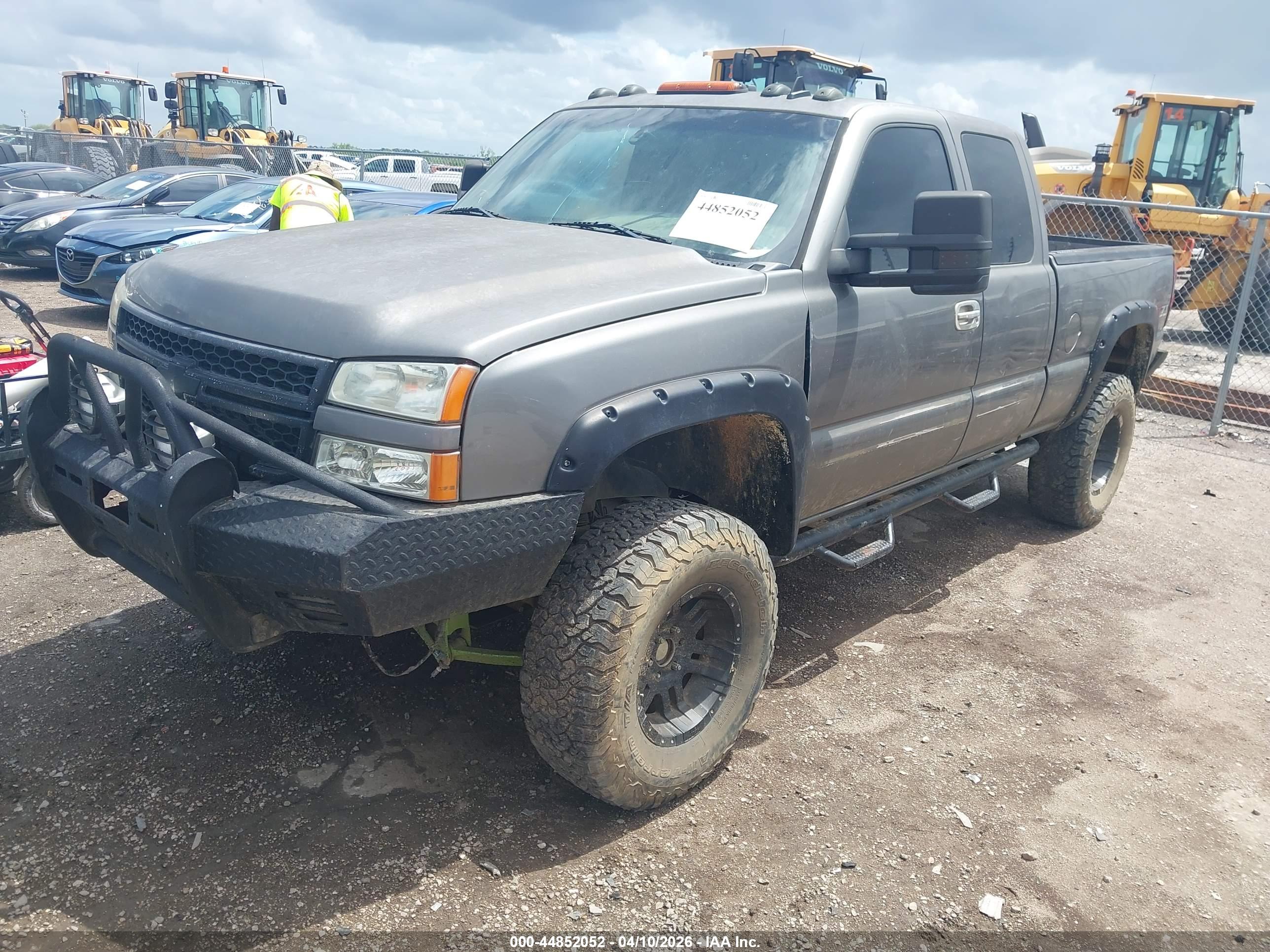 CHEVROLET SILVERADO image 2