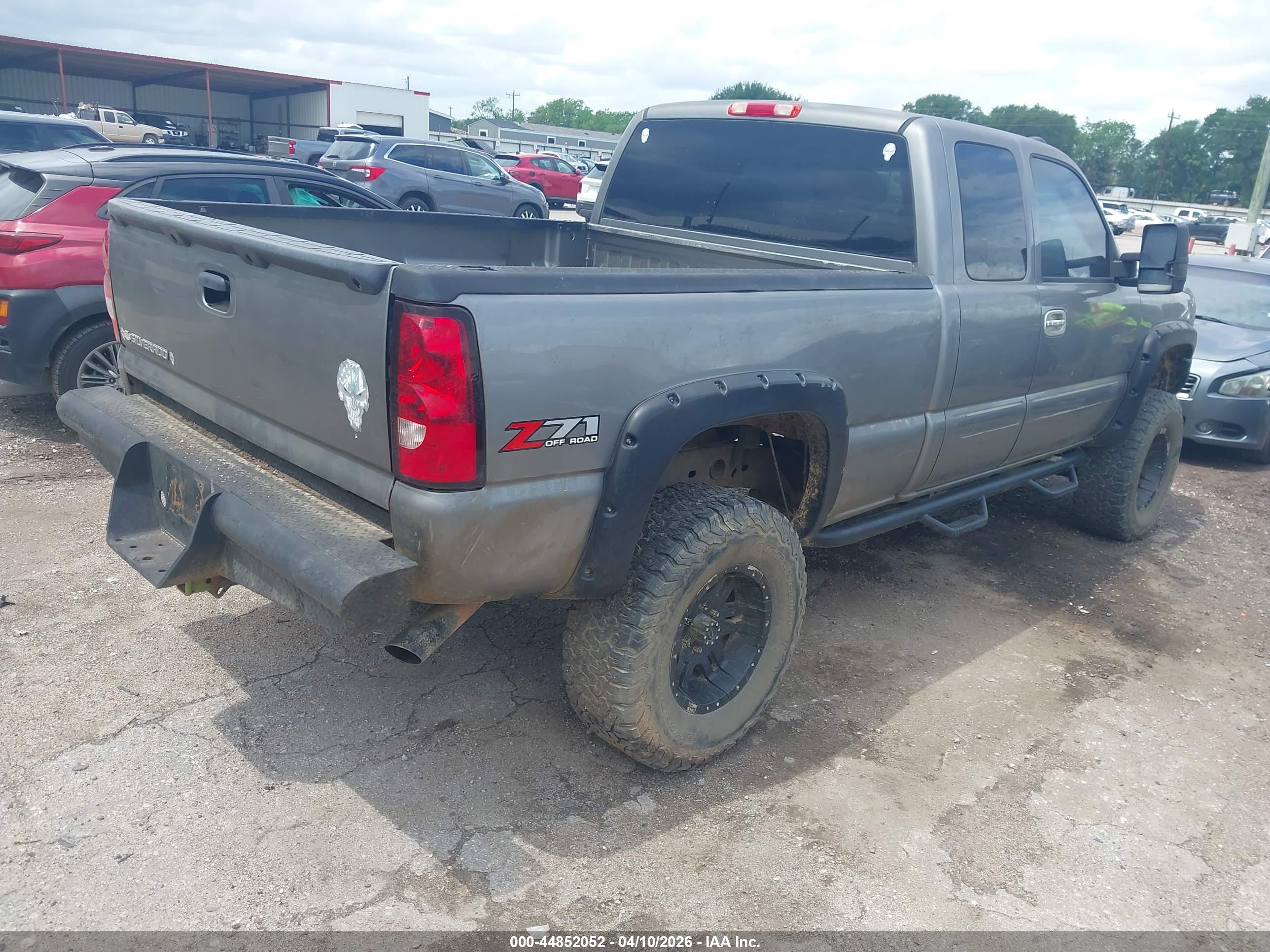 CHEVROLET SILVERADO image 4