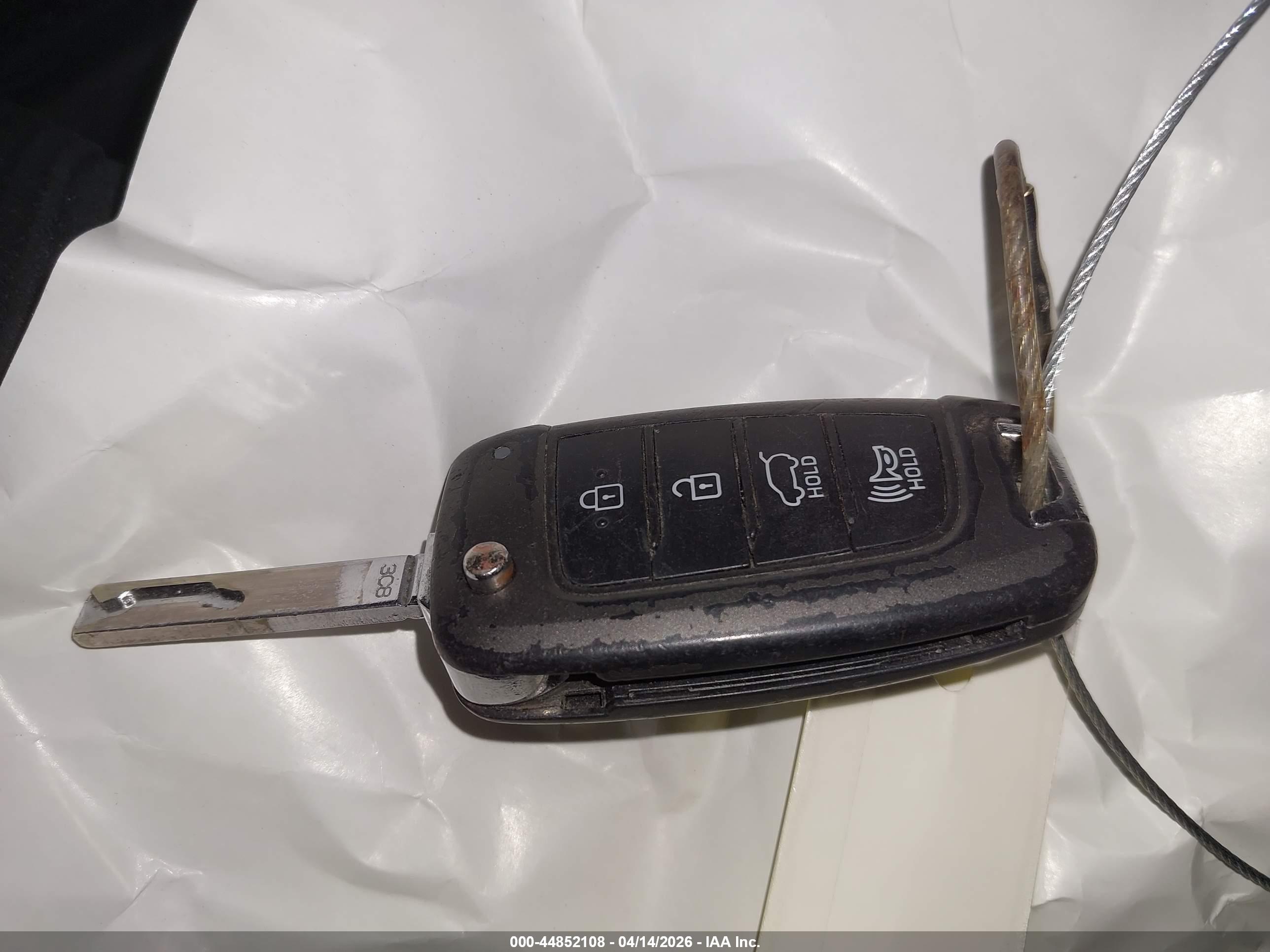 HYUNDAI ELANTRA image 11